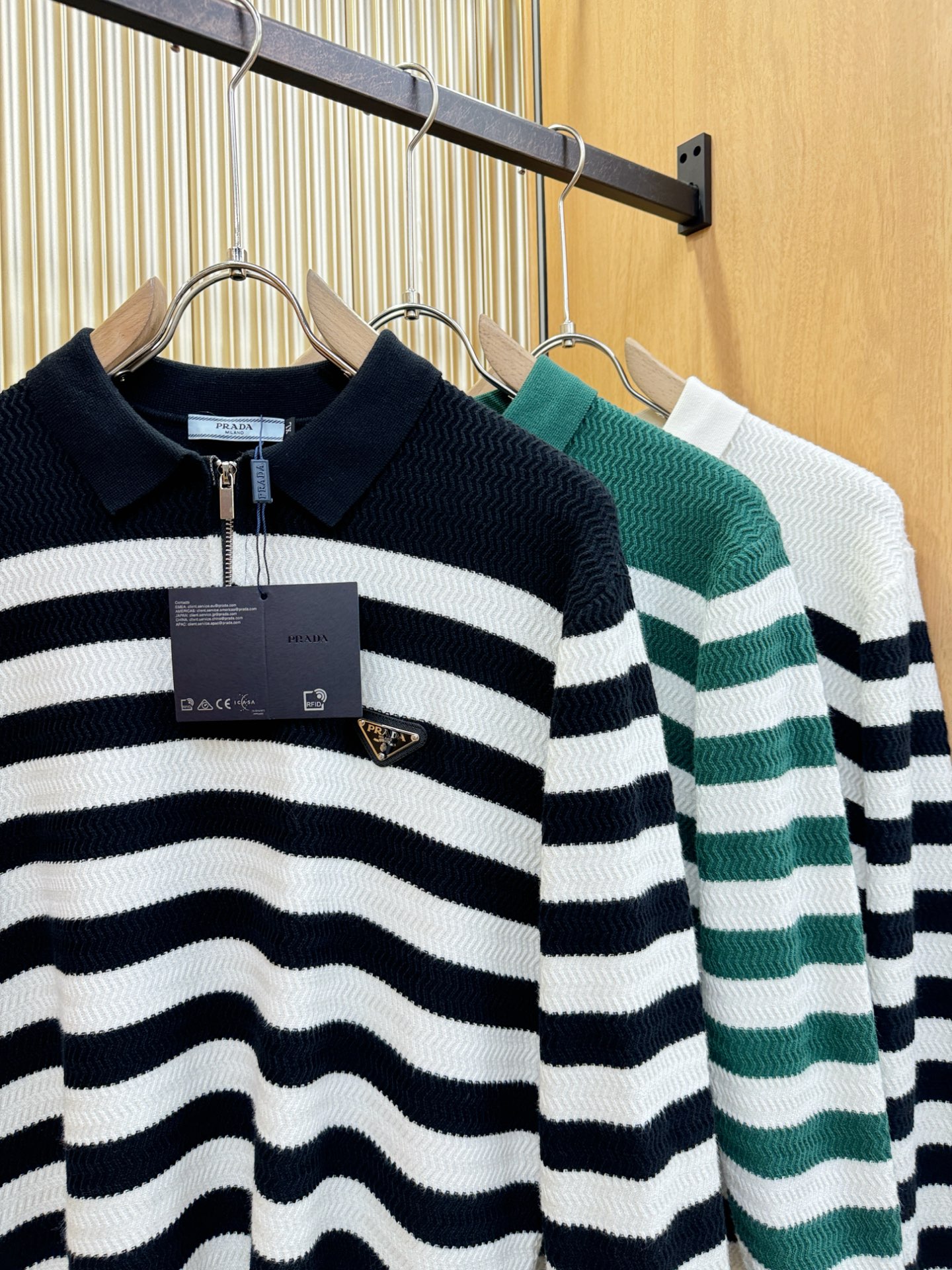 PRADA 普拉达 2025新款毛衣，胸前logo设计！贸易公司渠道稀出，同步官网发售！秋冬系列经典设计