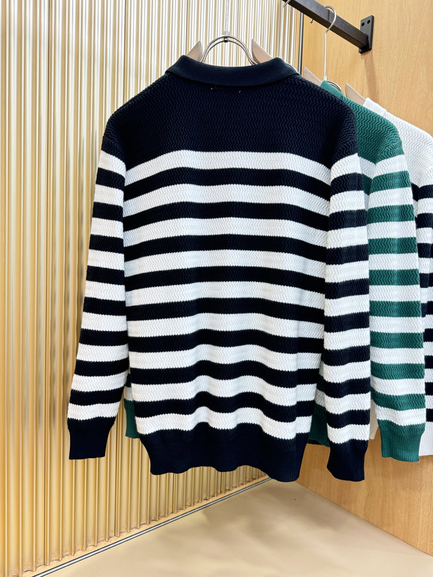 PRADA 普拉达 2025新款毛衣，胸前logo设计！贸易公司渠道稀出，同步官网发售！秋冬系列经典设计