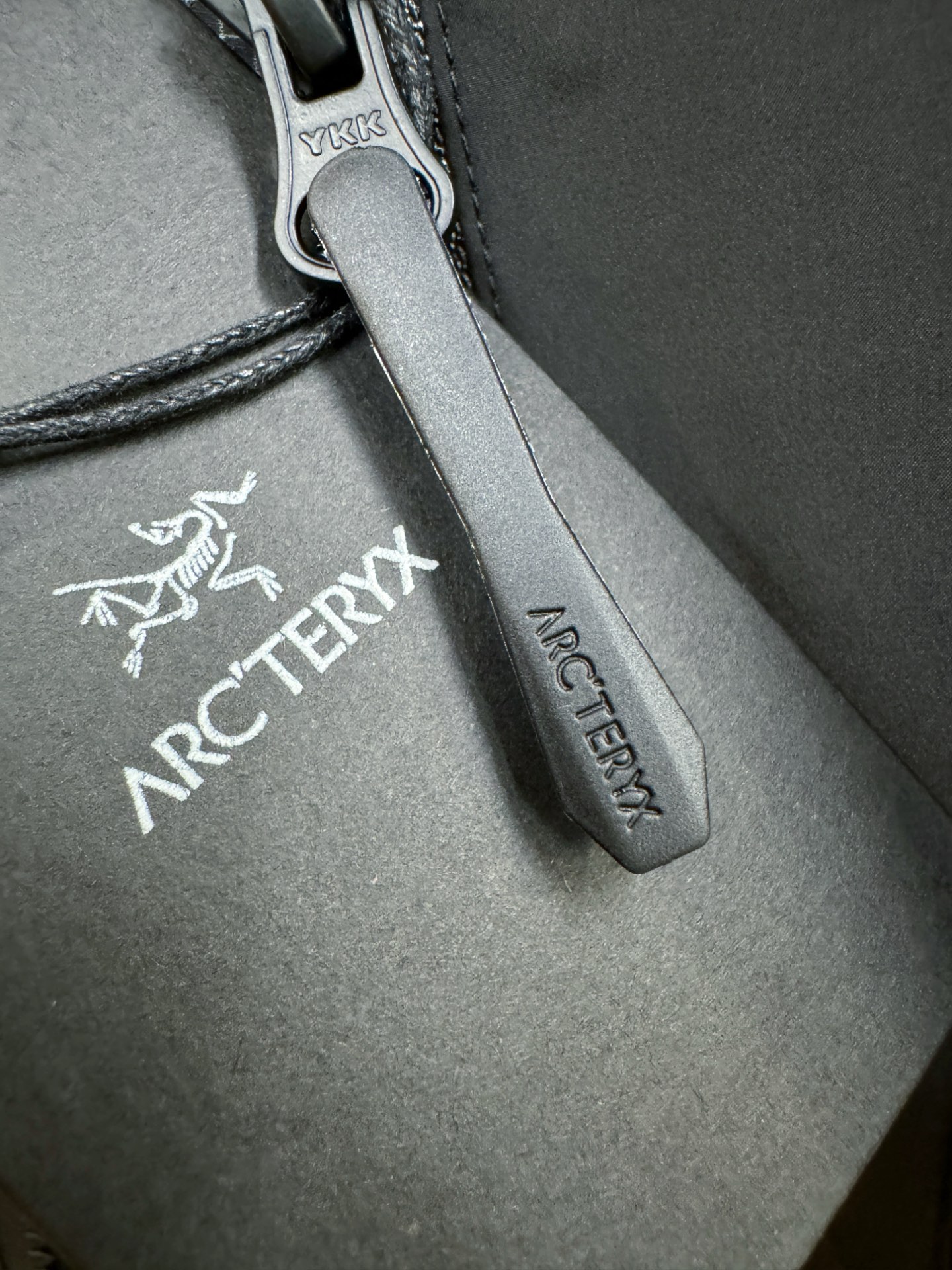 ARC‘TERYX/始祖鸟 2025秋冬新款夹克外套，原单狠货 意大利进口面料时尚夹克外套。欧洲专柜同步