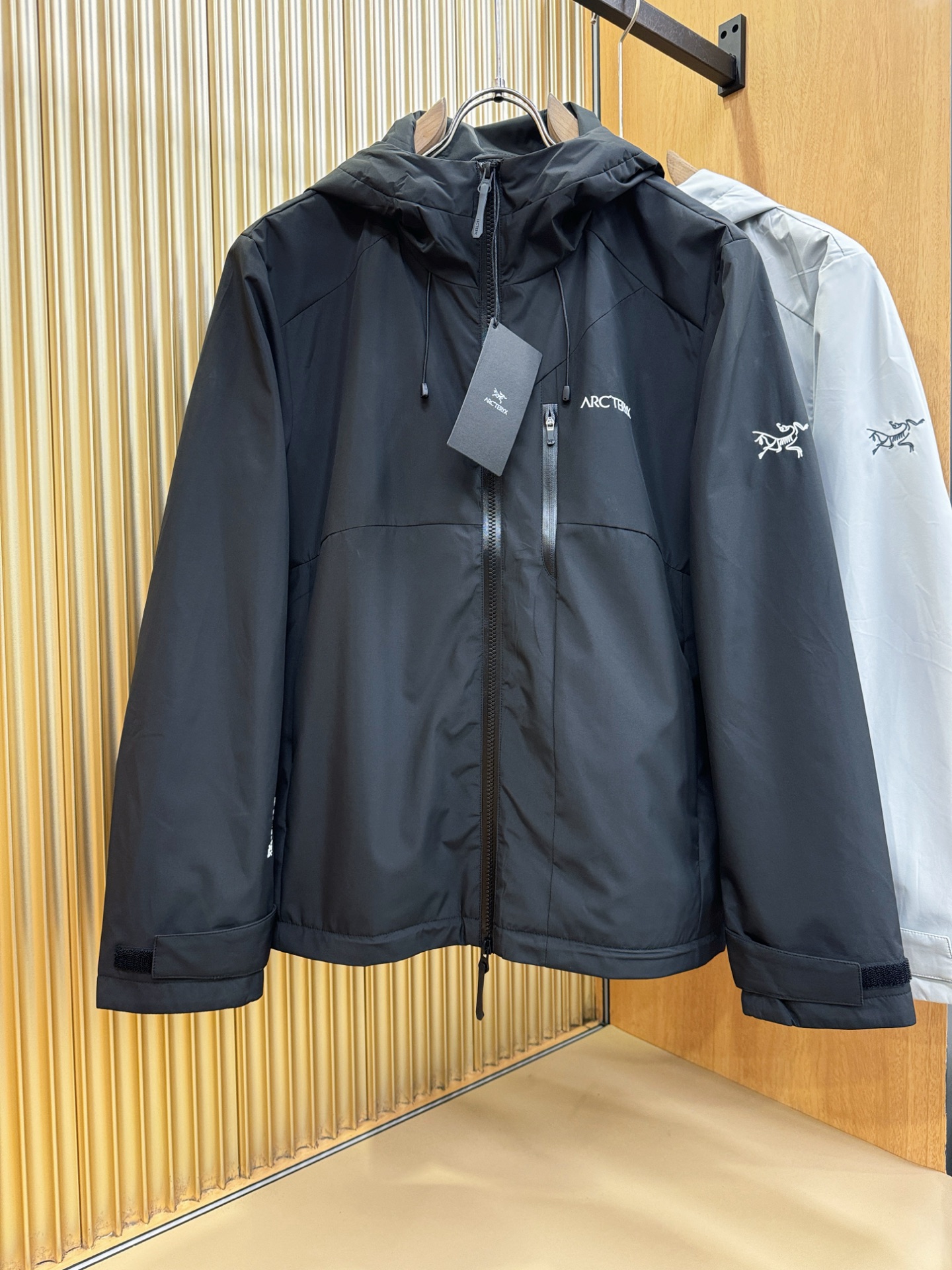 ARC‘TERYX/始祖鸟 2025秋冬新款夹克外套，原单狠货 意大利进口面料时尚夹克外套。欧洲专柜同步