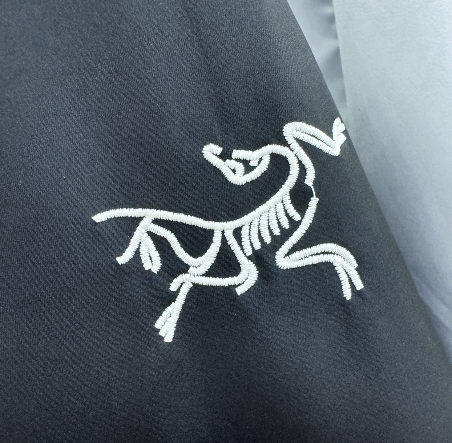 ARC‘TERYX/始祖鸟 2025秋冬新款夹克外套，原单狠货 意大利进口面料时尚夹克外套。欧洲专柜同步