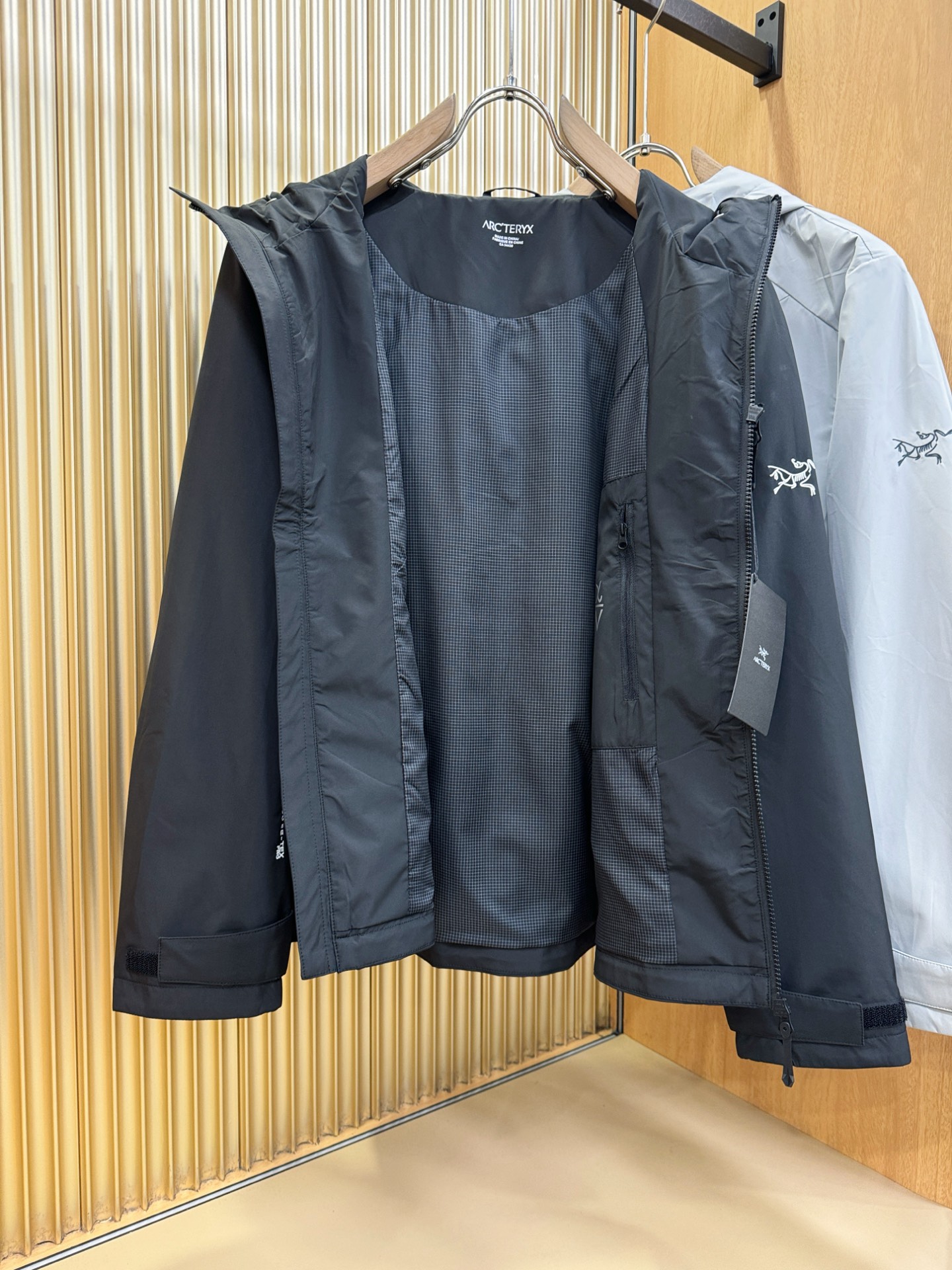 ARC‘TERYX/始祖鸟 2025秋冬新款夹克外套，原单狠货 意大利进口面料时尚夹克外套。欧洲专柜同步