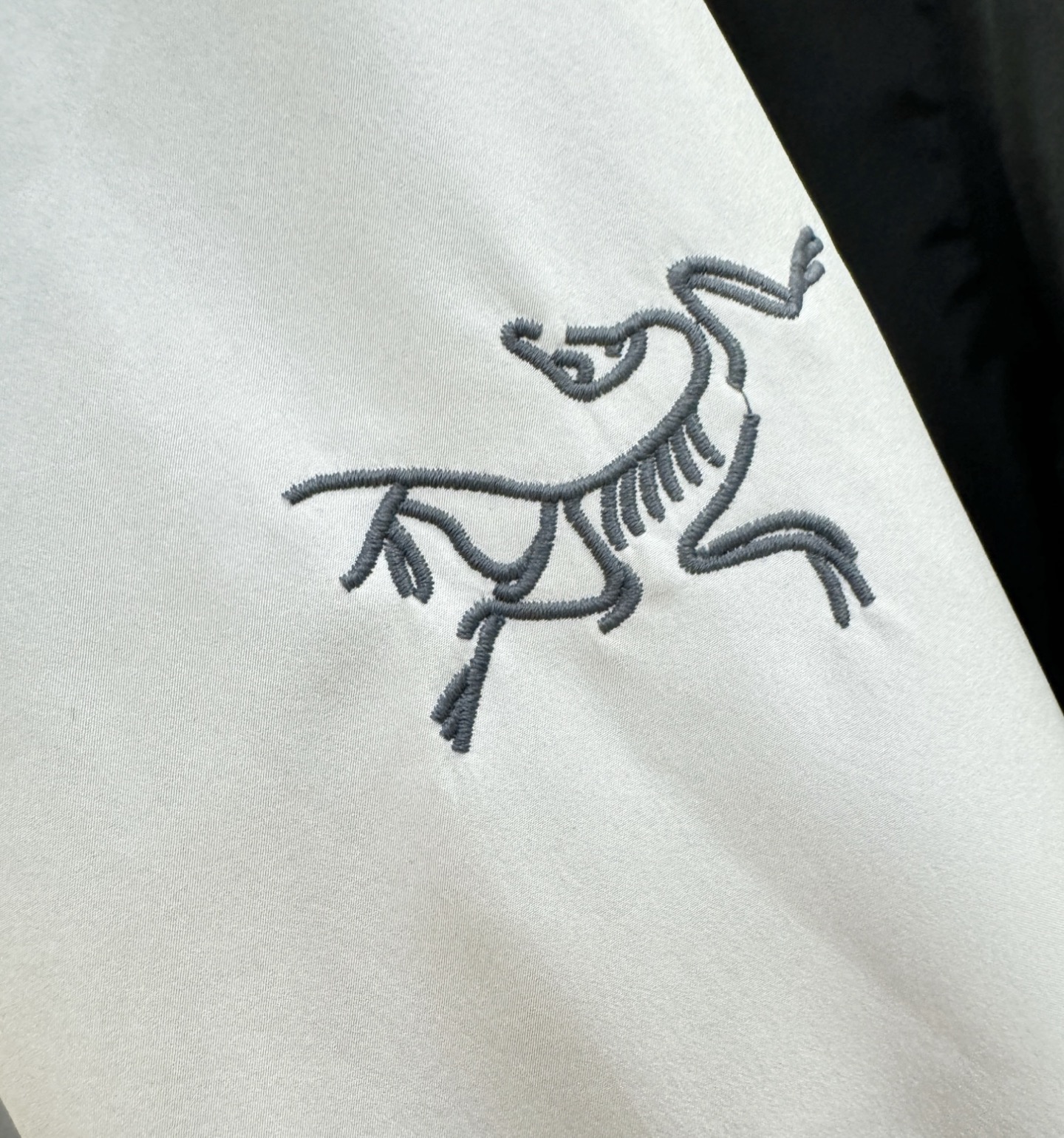 ARC‘TERYX/始祖鸟 2025秋冬新款夹克外套，原单狠货 意大利进口面料时尚夹克外套。欧洲专柜同步