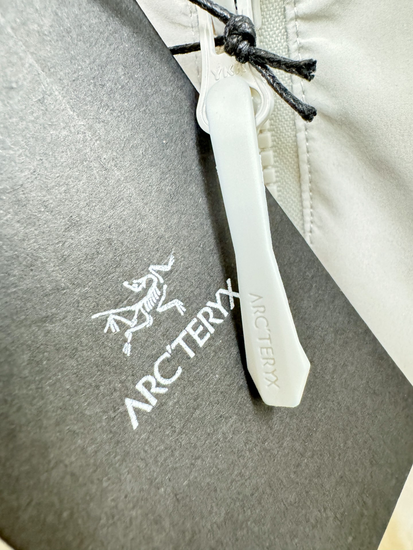 ARC‘TERYX/始祖鸟 2025秋冬新款夹克外套，原单狠货 意大利进口面料时尚夹克外套。欧洲专柜同步