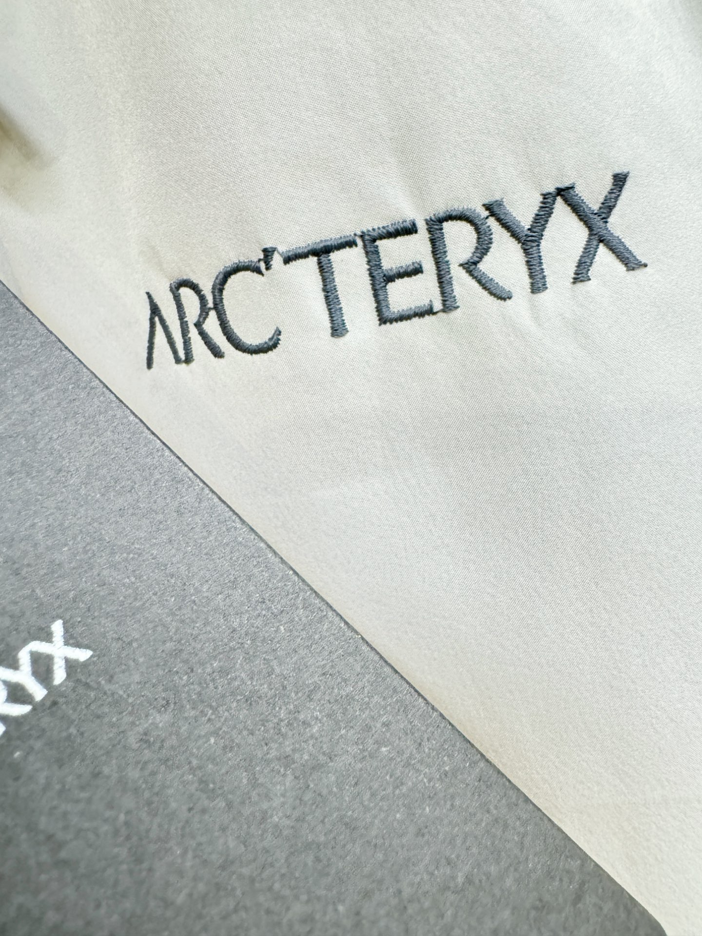 ARC‘TERYX/始祖鸟 2025秋冬新款夹克外套，原单狠货 意大利进口面料时尚夹克外套。欧洲专柜同步