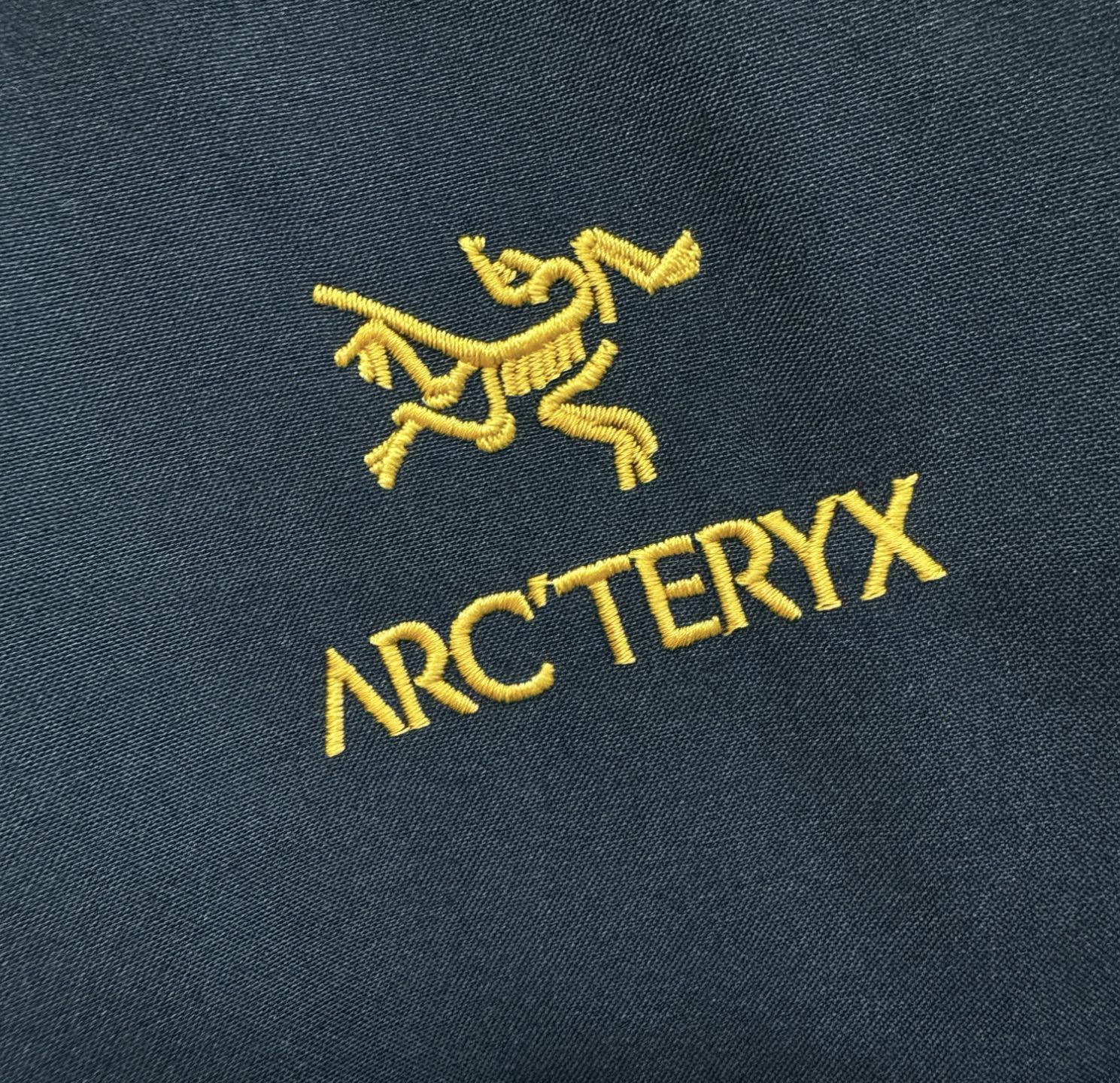 ARC‘TERYX/始祖鸟 2025秋冬新款夹克外套，原单狠货 意大利进口面料时尚夹克外套。欧洲专柜同步