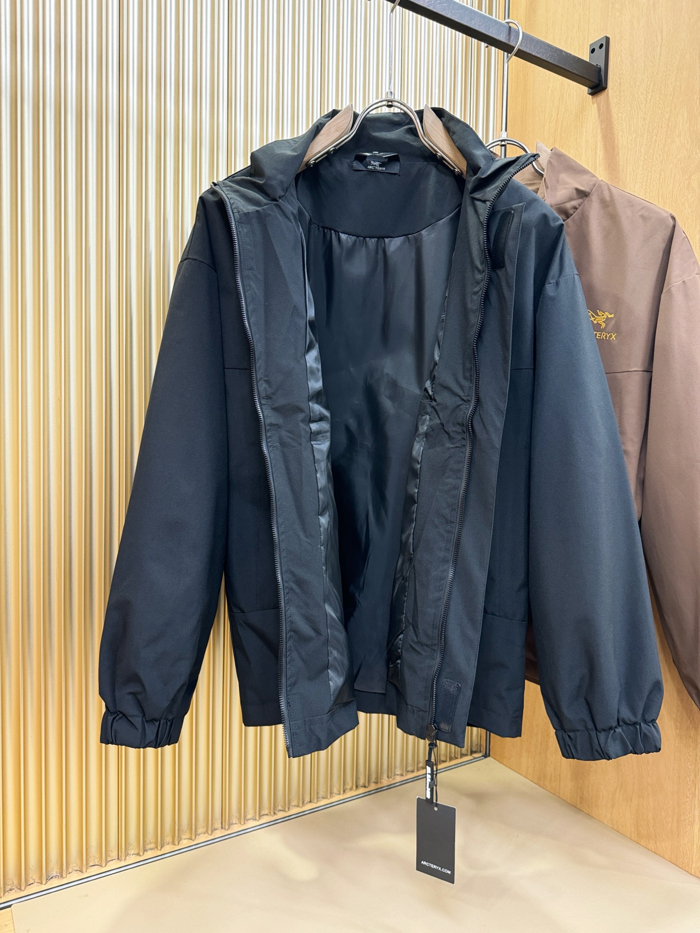 ARC‘TERYX/始祖鸟 2025秋冬新款夹克外套，原单狠货 意大利进口面料时尚夹克外套。欧洲专柜同步