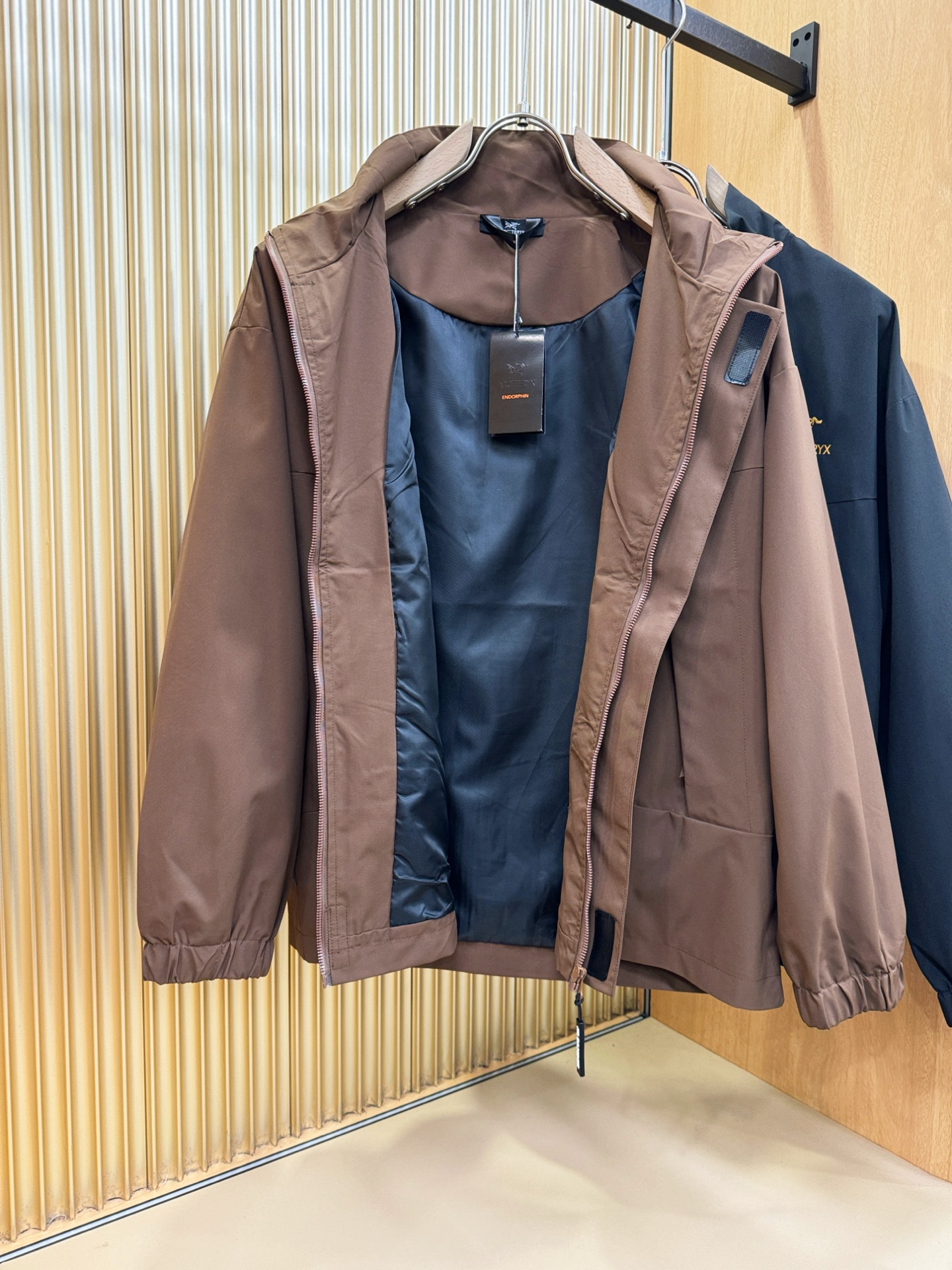 ARC‘TERYX/始祖鸟 2025秋冬新款夹克外套，原单狠货 意大利进口面料时尚夹克外套。欧洲专柜同步