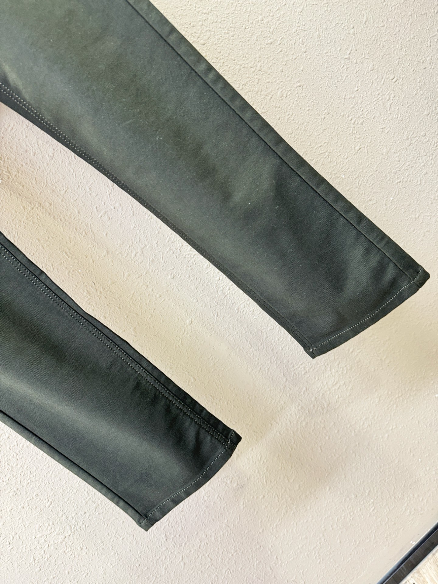 PRADA 普拉达 2025专柜新品，原版牛仔裤 原版重工打造，品牌经典LOGO设计，三标齐全！原版五金