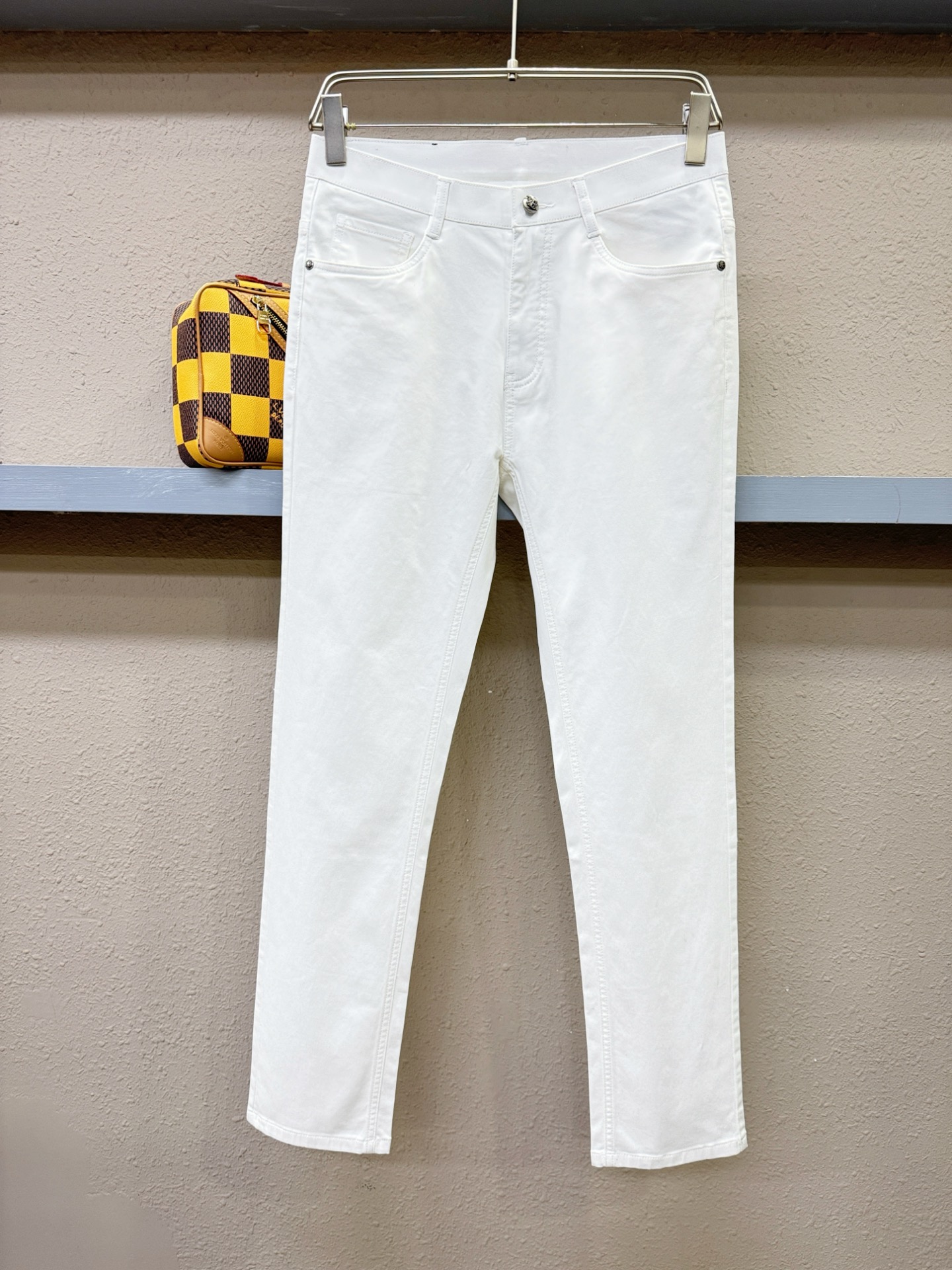 BURBERRY巴宝莉 超火爆休闲裤，面料柔软舒适有质感，原版五金配件，非常炫酷👍细节处理精致，上身效果