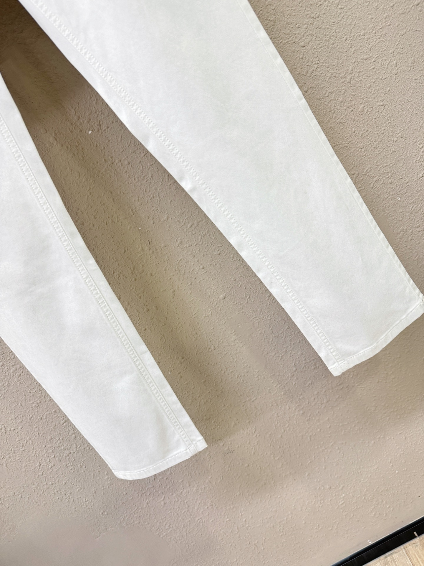 BURBERRY巴宝莉 超火爆休闲裤，面料柔软舒适有质感，原版五金配件，非常炫酷👍细节处理精致，上身效果