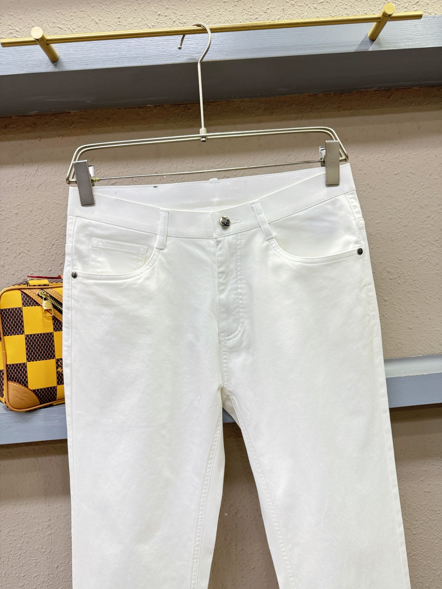 BURBERRY巴宝莉 超火爆休闲裤，面料柔软舒适有质感，原版五金配件，非常炫酷👍细节处理精致，上身效果