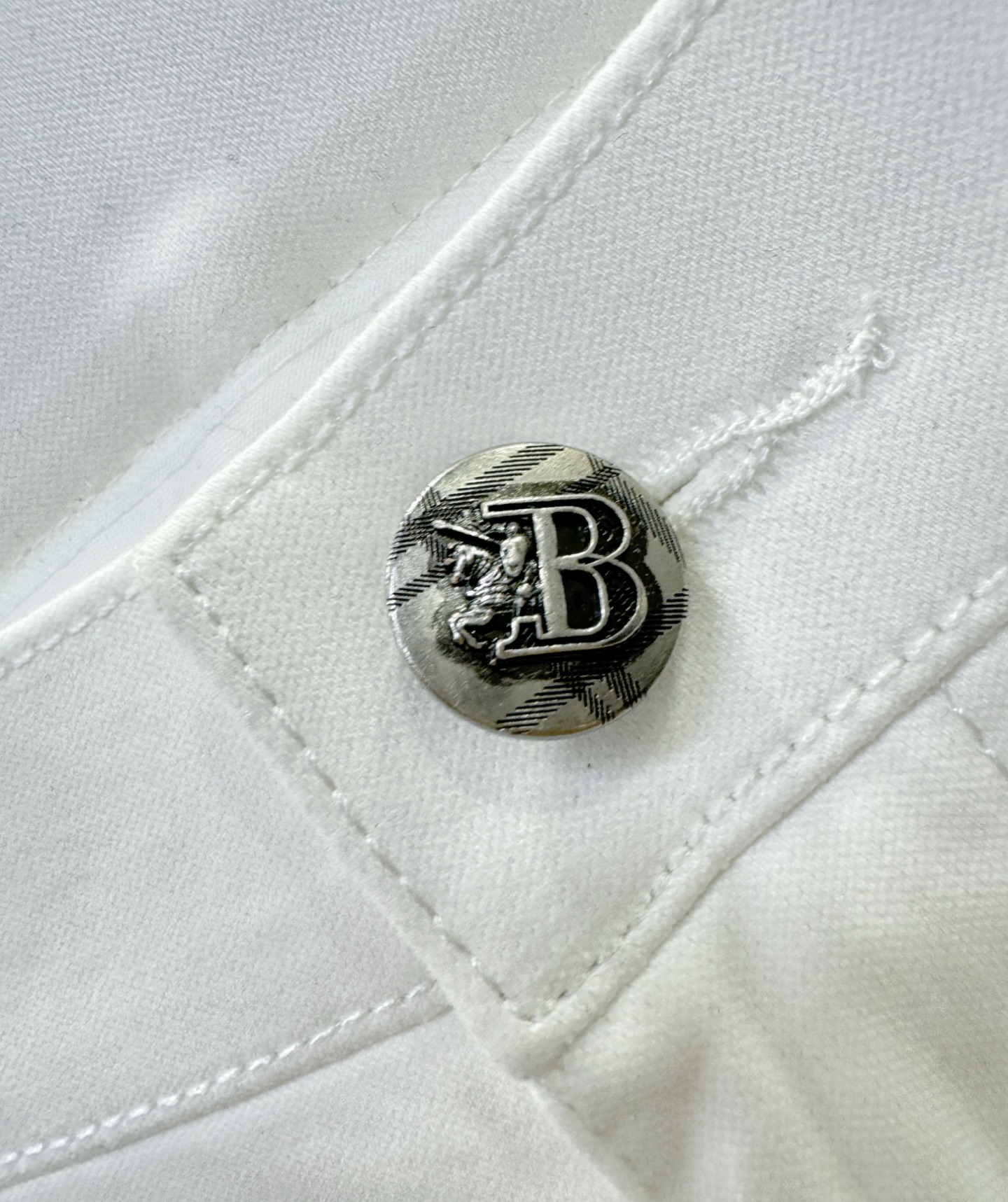 BURBERRY巴宝莉 超火爆休闲裤，面料柔软舒适有质感，原版五金配件，非常炫酷👍细节处理精致，上身效果