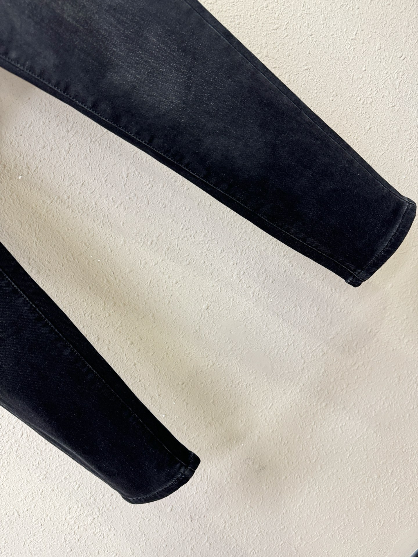 PRADA 普拉达 2025专柜新品，原版牛仔裤 原版重工打造，品牌经典LOGO设计，三标齐全！原版五金