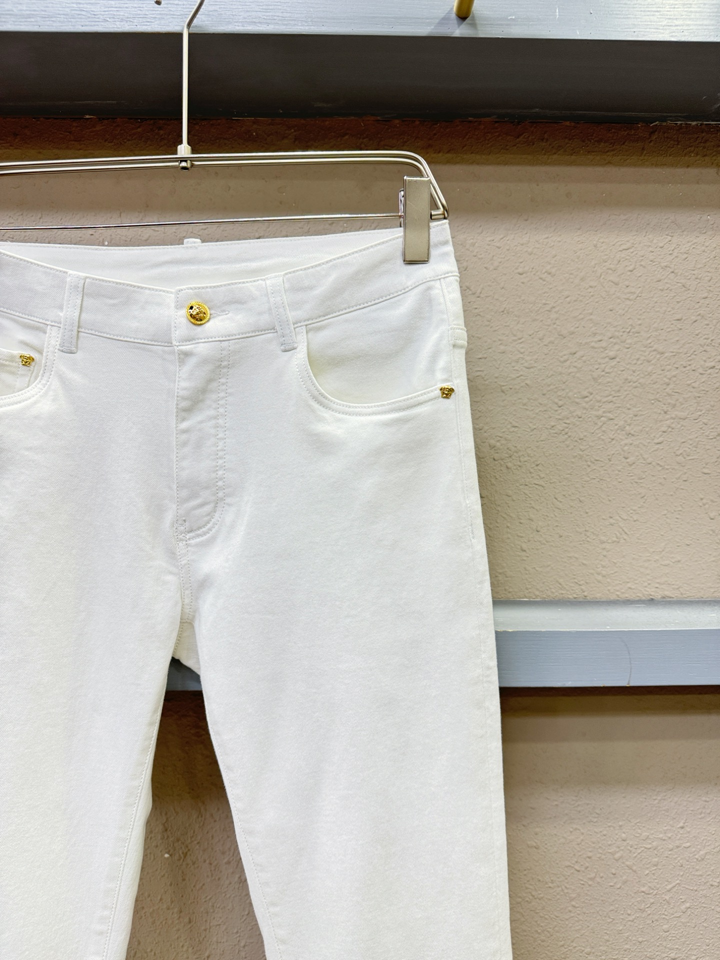 Versace 范思哲 2025专柜新品，原版牛仔裤 原版重工打造，品牌经典LOGO设计，三标齐全！原版