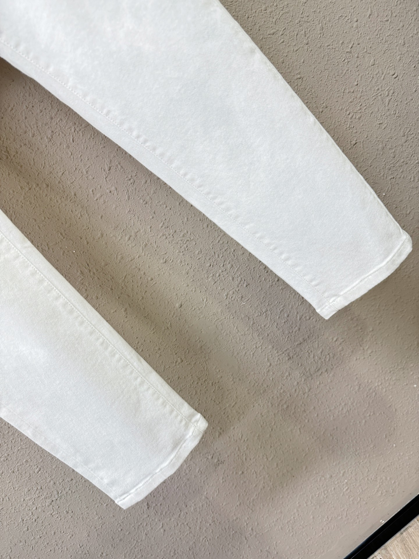 Versace 范思哲 2025专柜新品，原版牛仔裤 原版重工打造，品牌经典LOGO设计，三标齐全！原版