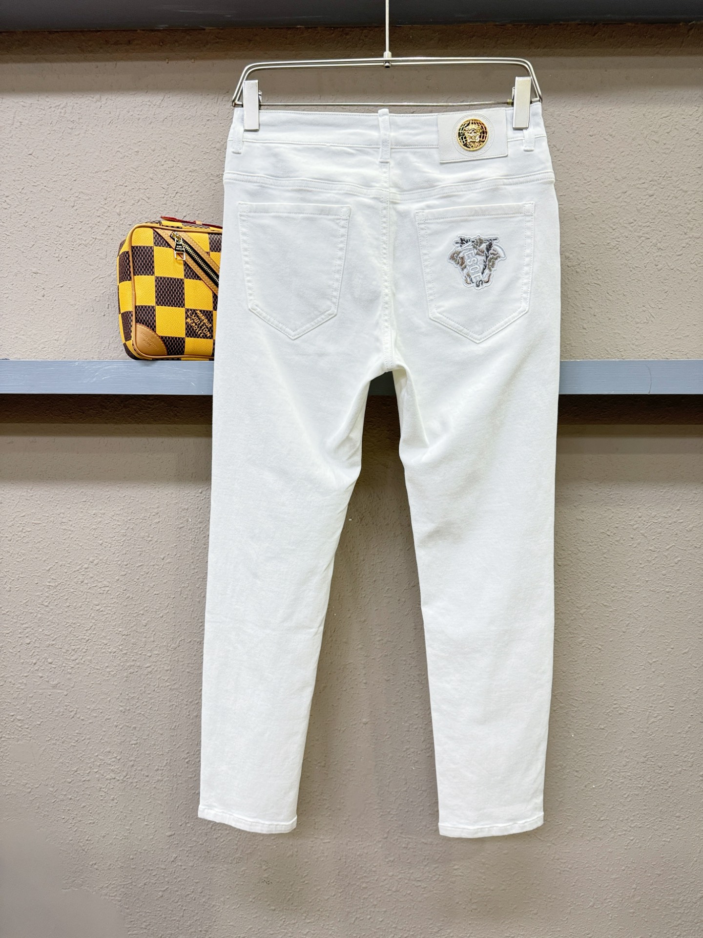 Versace 范思哲 2025专柜新品，原版牛仔裤 原版重工打造，品牌经典LOGO设计，三标齐全！原版