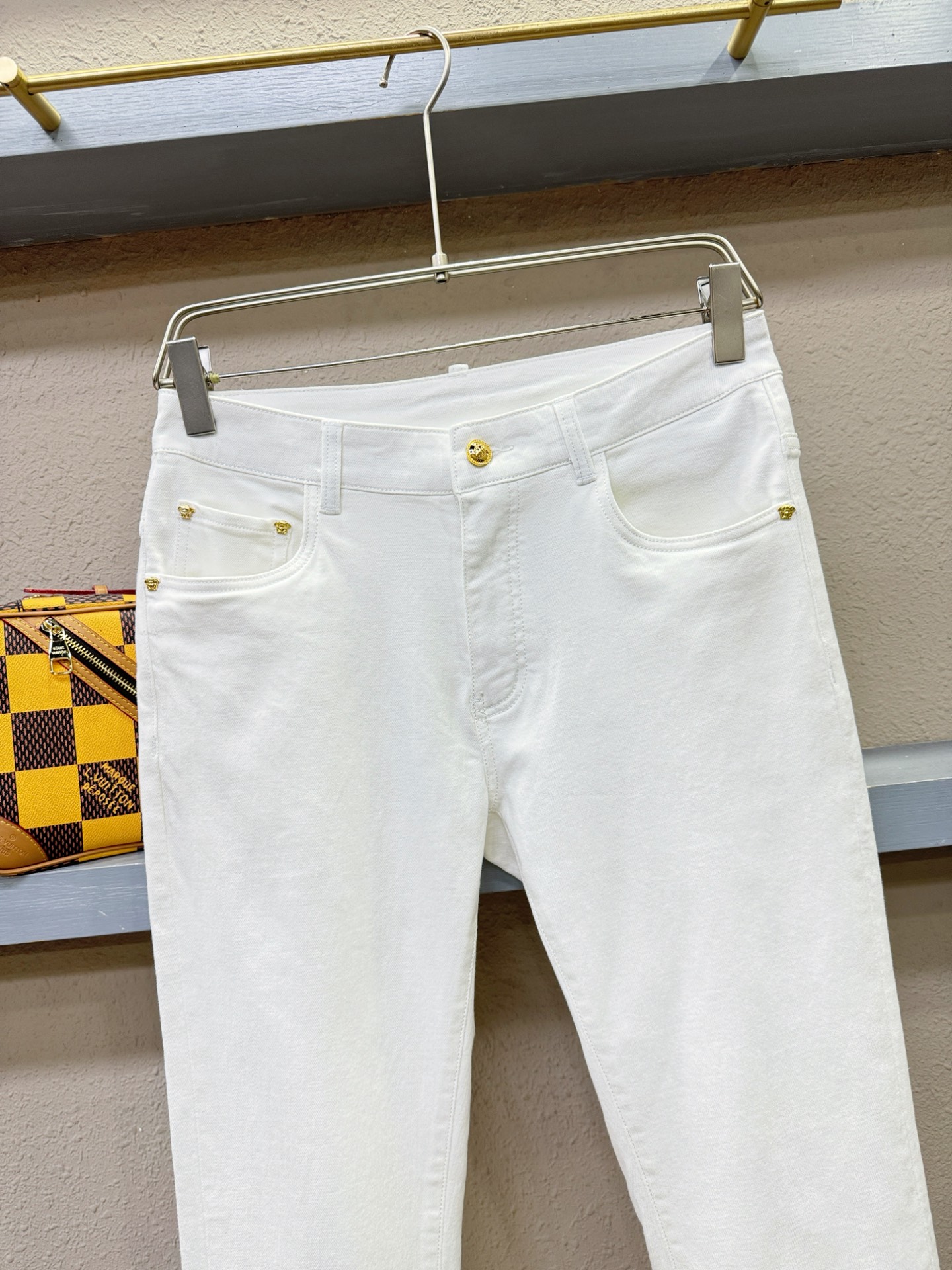 Versace 范思哲 2025专柜新品，原版牛仔裤 原版重工打造，品牌经典LOGO设计，三标齐全！原版