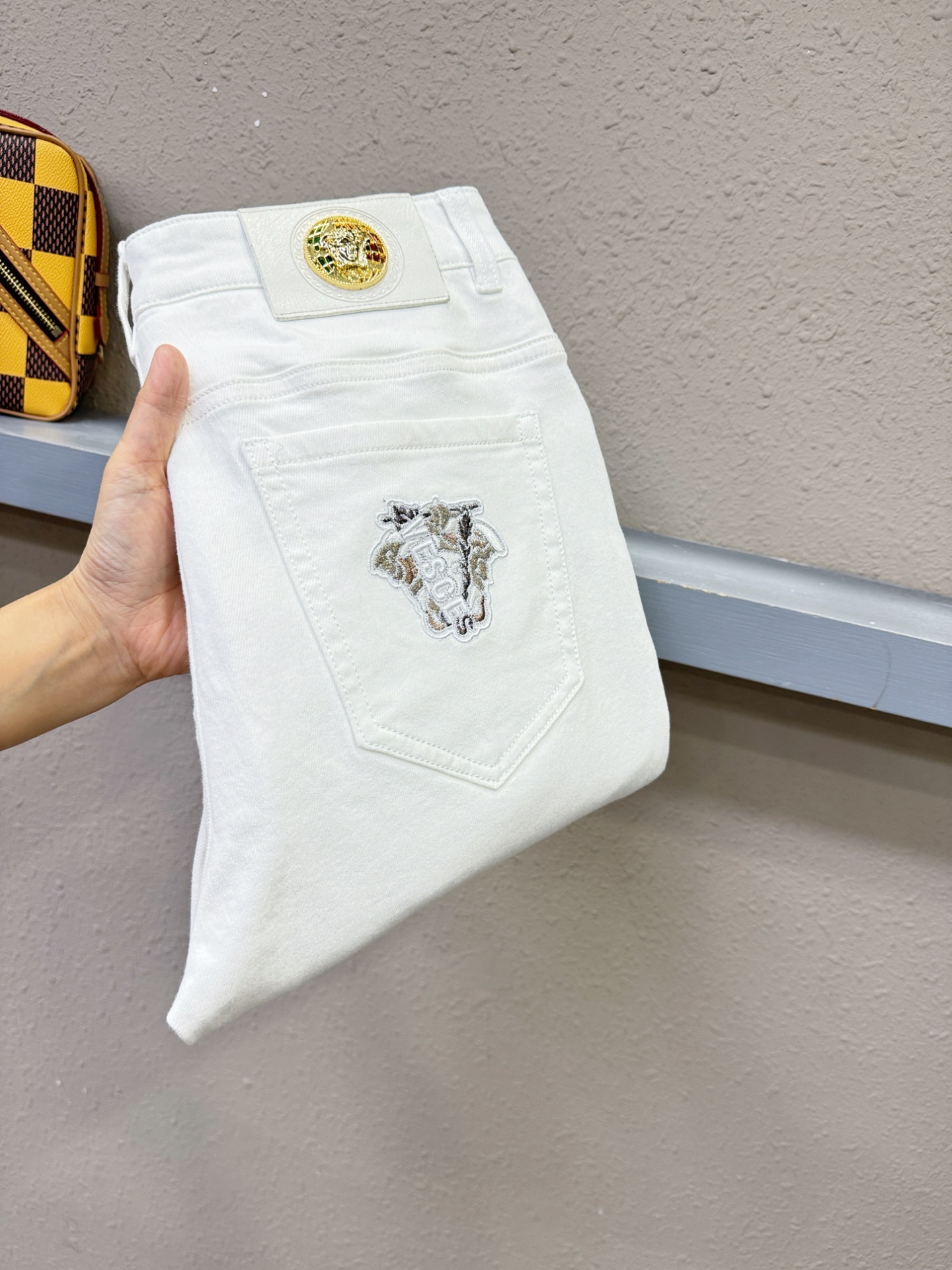 Versace 范思哲 2025专柜新品，原版牛仔裤 原版重工打造，品牌经典LOGO设计，三标齐全！原版