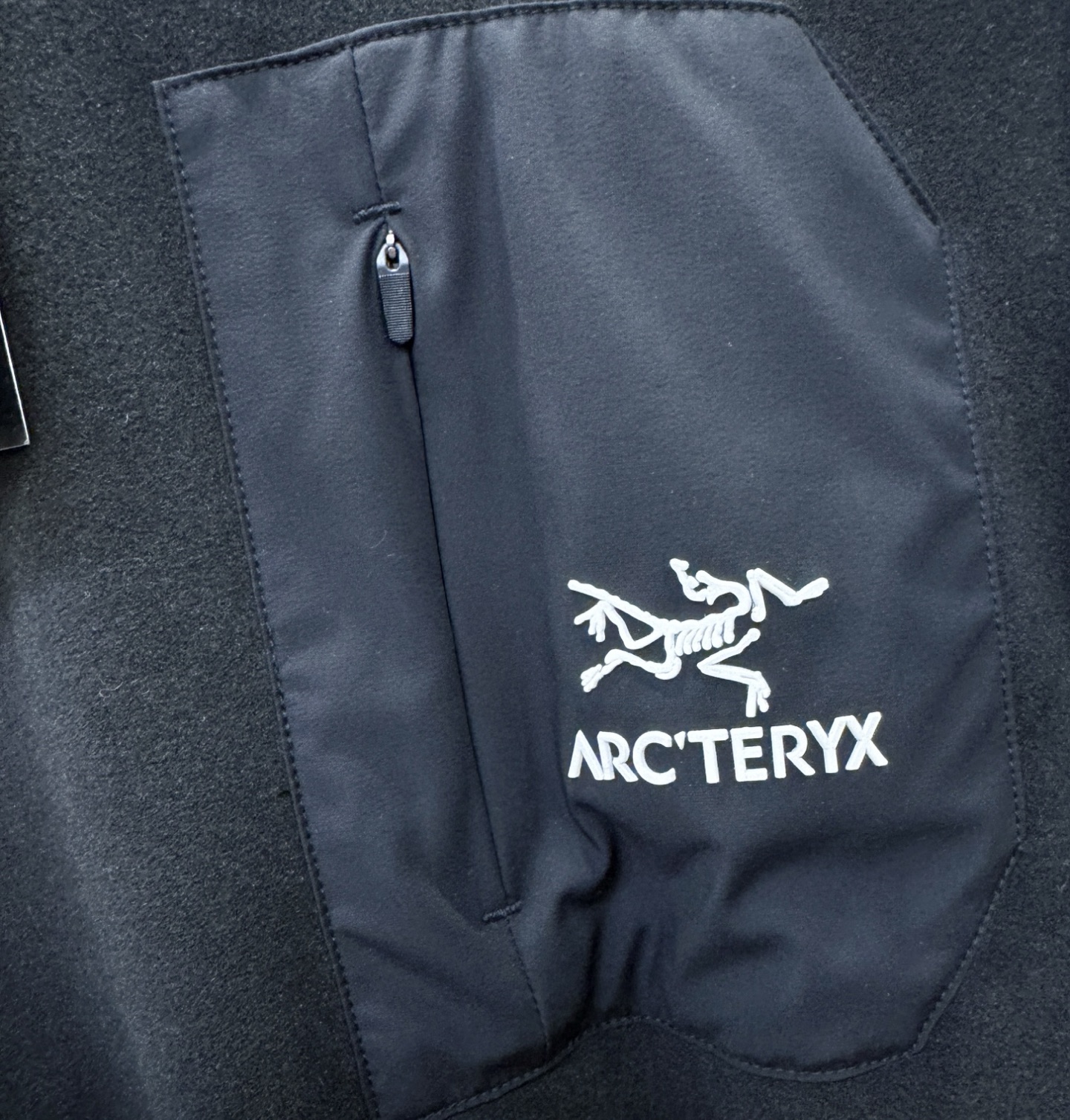 ARC‘TERYX/始祖鸟 2025ss秋冬新品 长袖T恤，经典Logo设计，百搭款 官网同步发售 定制