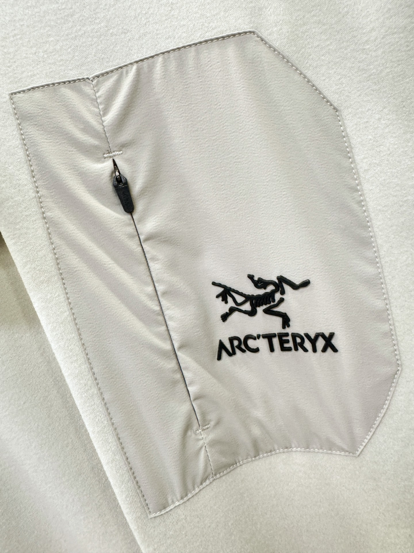 ARC‘TERYX/始祖鸟 2025ss秋冬新品 长袖T恤，经典Logo设计，百搭款 官网同步发售 定制