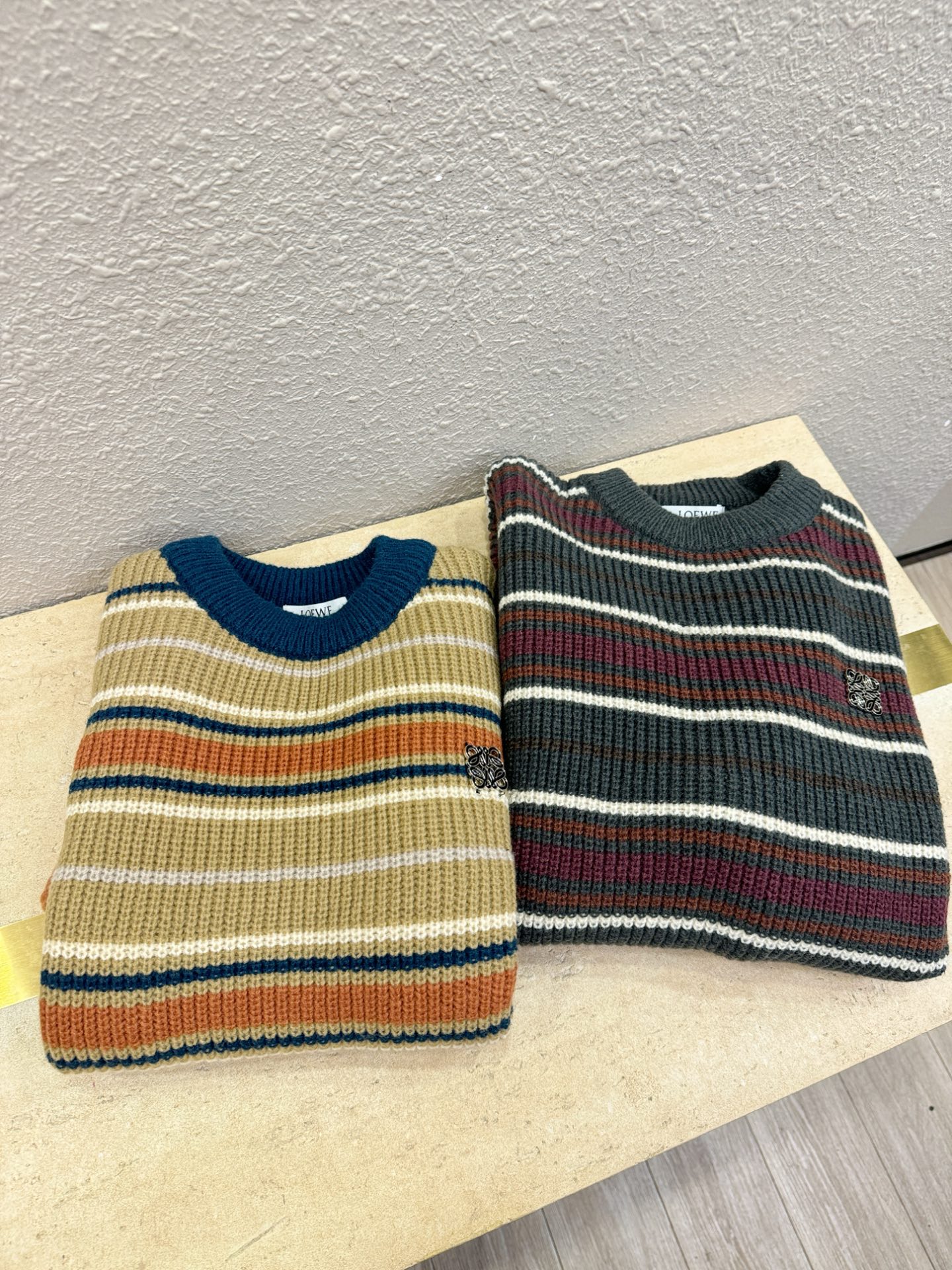 LOEWE罗意威 2025新款毛衣，精工刺绣，羊毛面料，胸前logo设计！贸易公司渠道稀出，同步官网发售