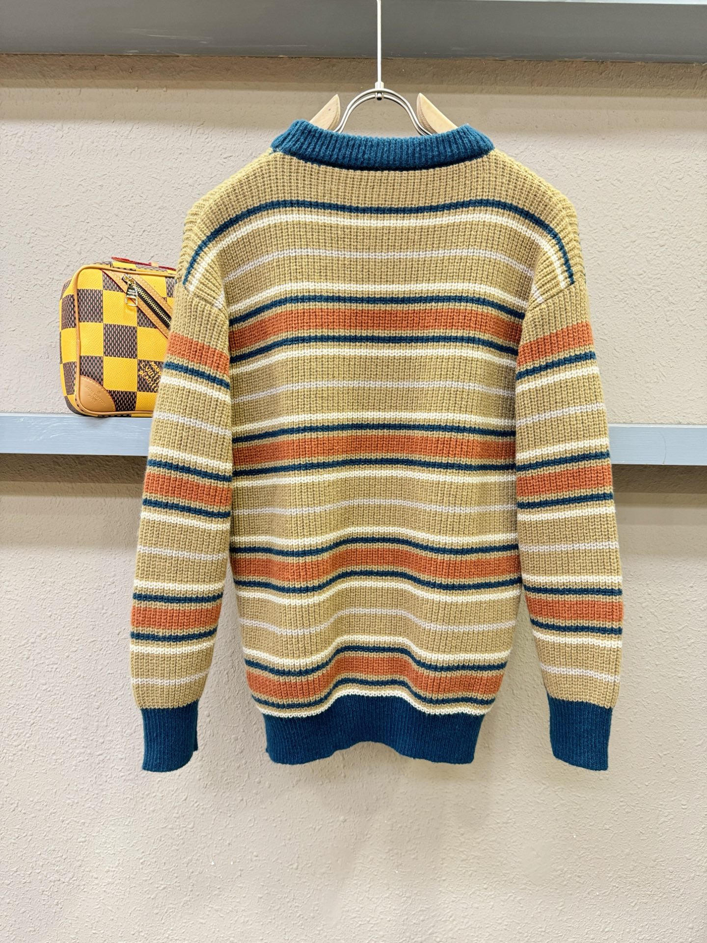 LOEWE罗意威 2025新款毛衣，精工刺绣，羊毛面料，胸前logo设计！贸易公司渠道稀出，同步官网发售