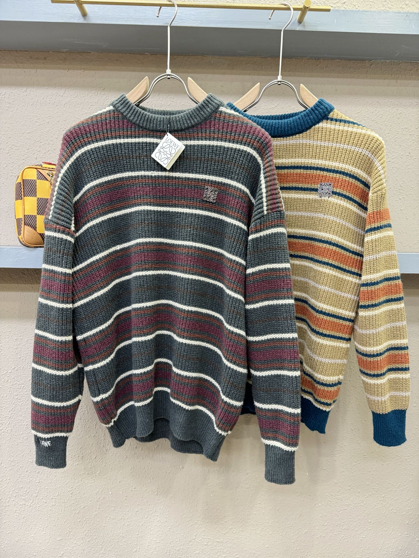 LOEWE罗意威 2025新款毛衣，精工刺绣，羊毛面料，胸前logo设计！贸易公司渠道稀出，同步官网发售