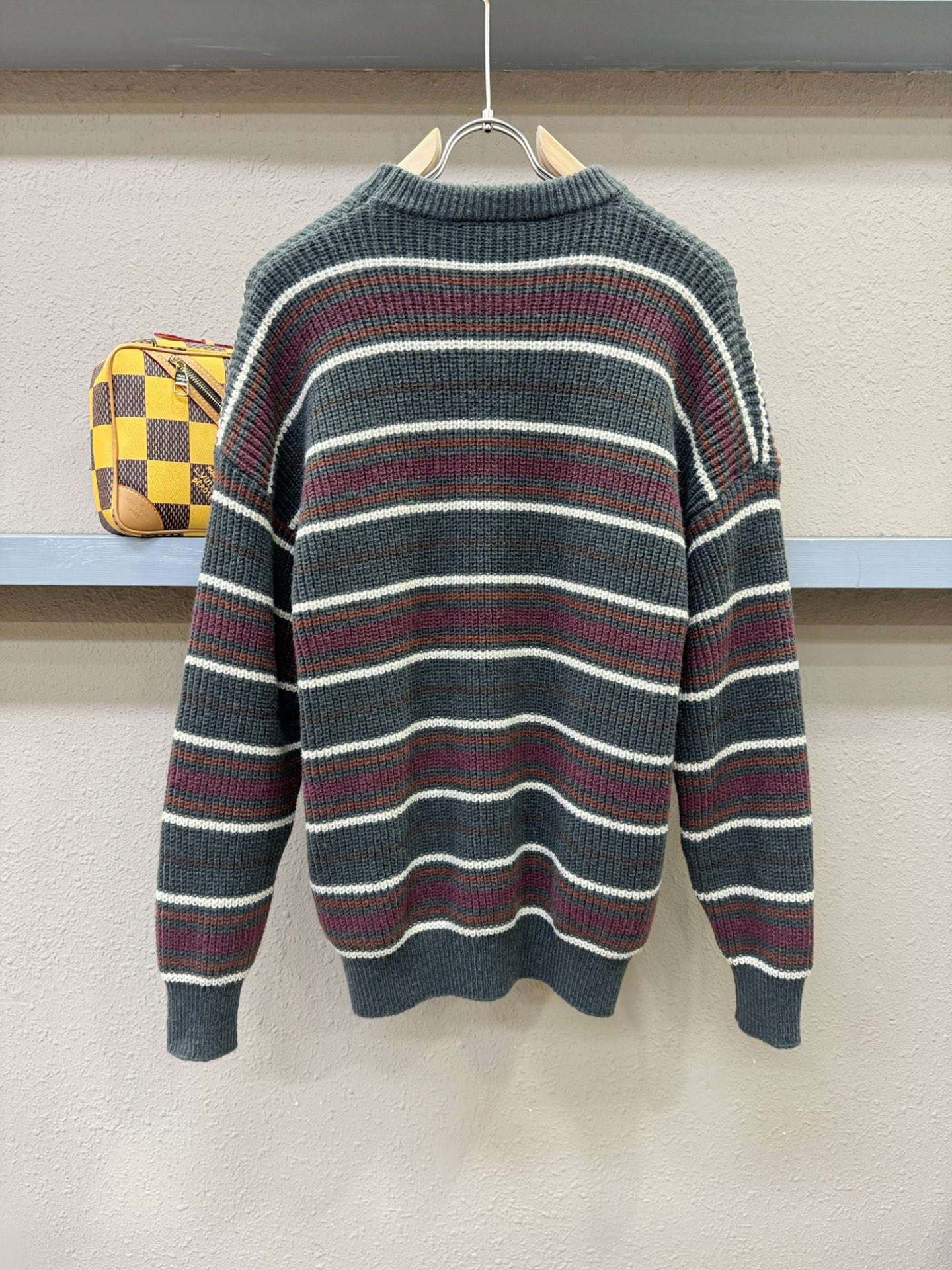 LOEWE罗意威 2025新款毛衣，精工刺绣，羊毛面料，胸前logo设计！贸易公司渠道稀出，同步官网发售