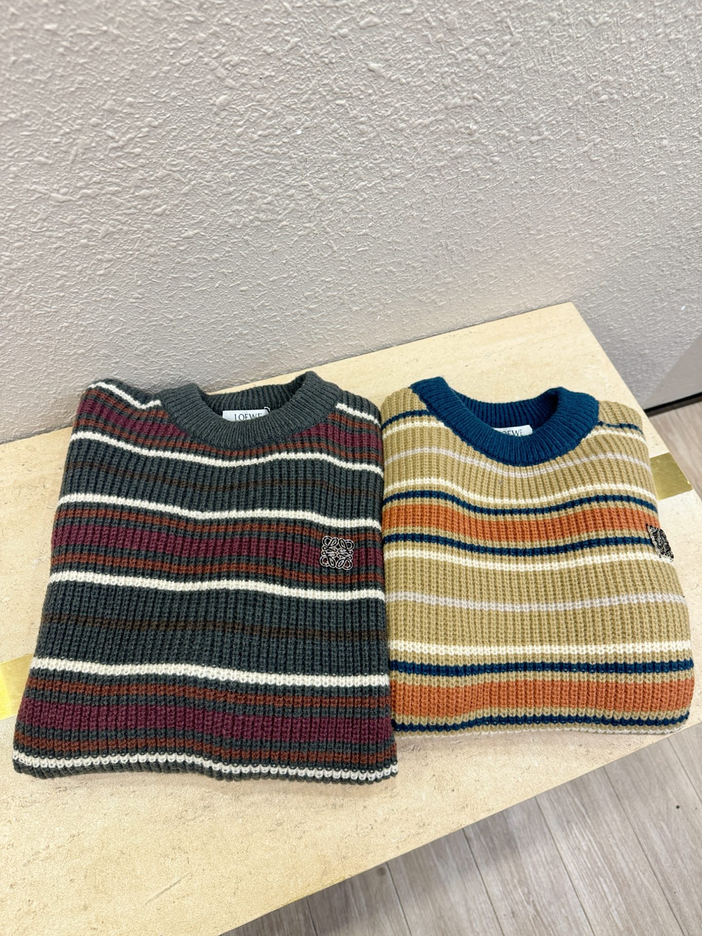 LOEWE罗意威 2025新款毛衣，精工刺绣，羊毛面料，胸前logo设计！贸易公司渠道稀出，同步官网发售