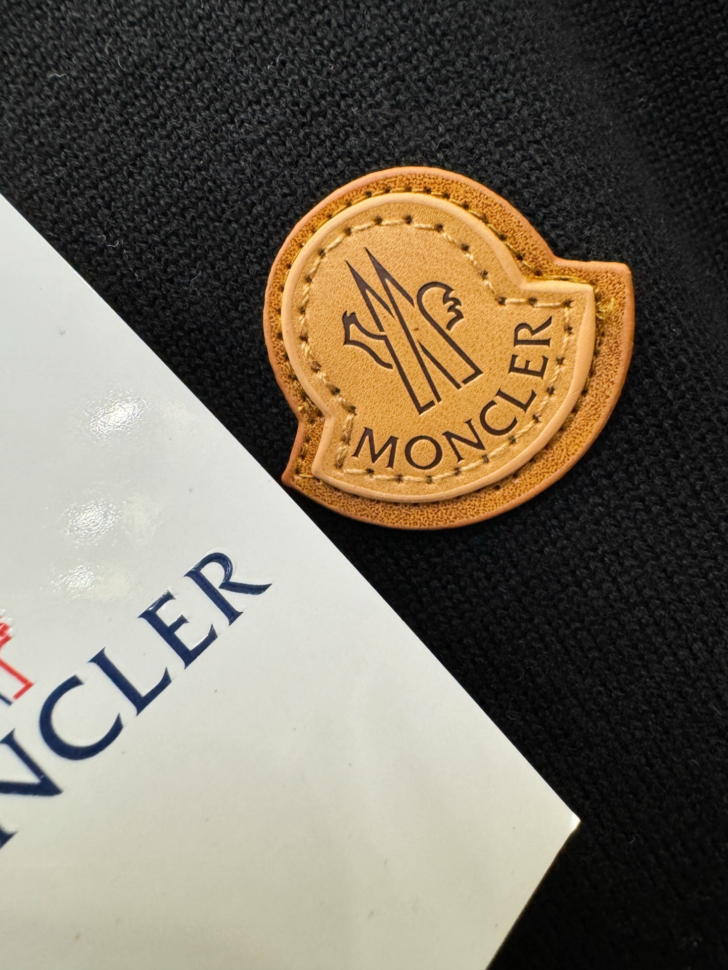 Moncler蒙口 2025新款毛衣，胸前logo设计！贸易公司渠道稀出，同步官网发售！秋冬系列经典设计