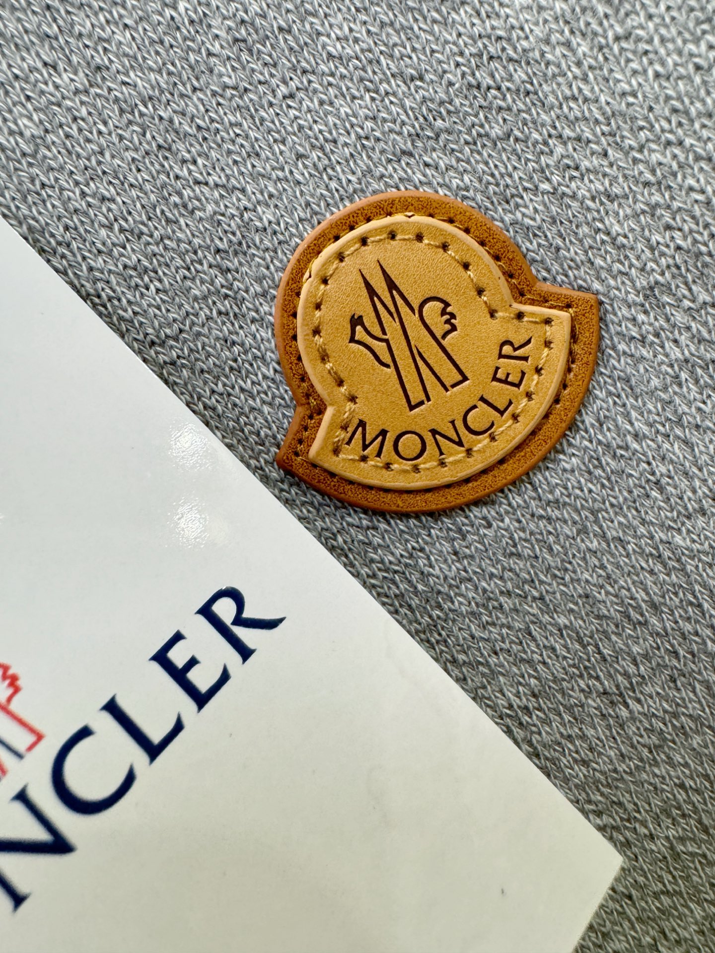 Moncler蒙口 2025新款毛衣，胸前logo设计！贸易公司渠道稀出，同步官网发售！秋冬系列经典设计