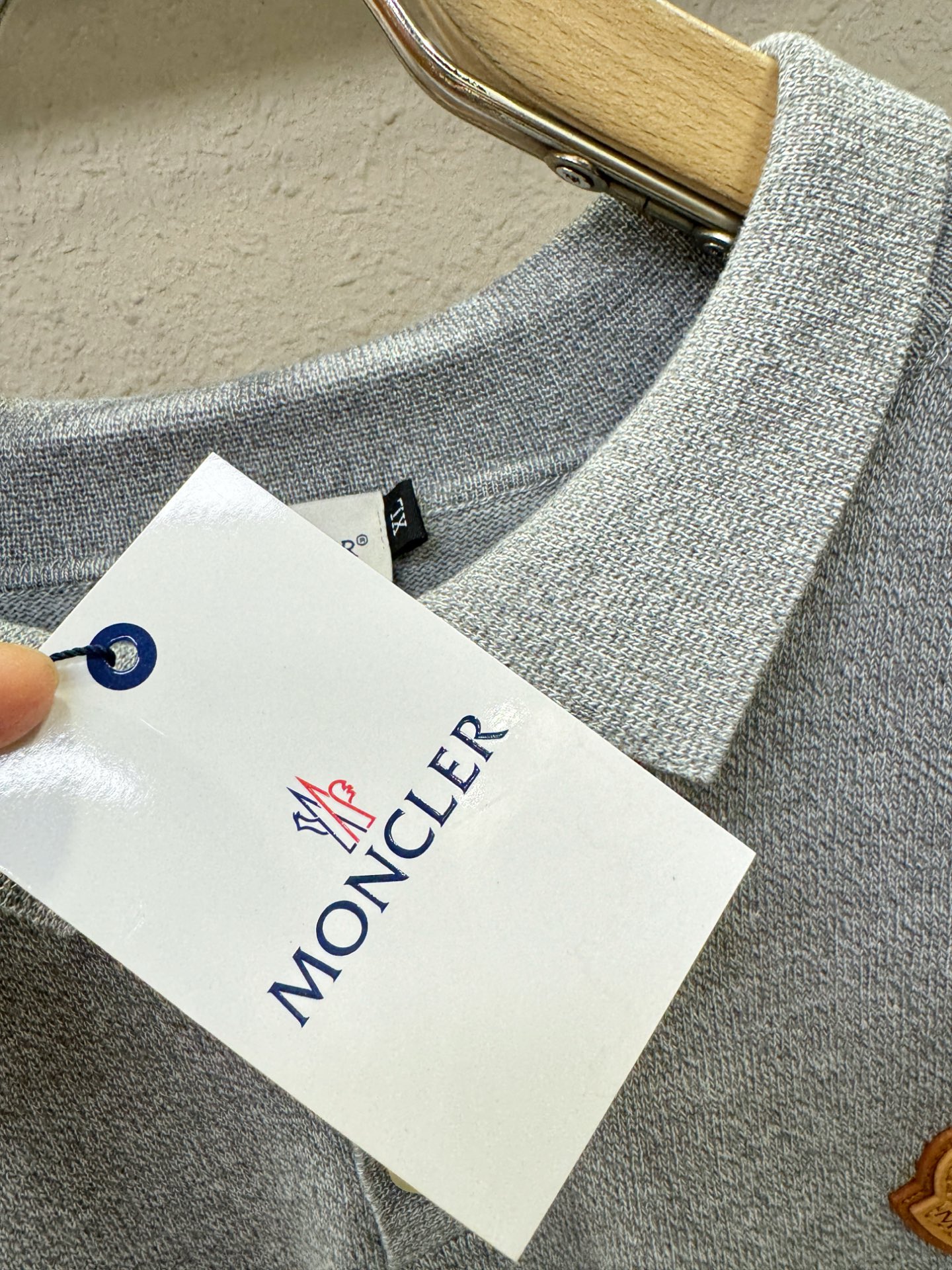 Moncler蒙口 2025新款毛衣，胸前logo设计！贸易公司渠道稀出，同步官网发售！秋冬系列经典设计