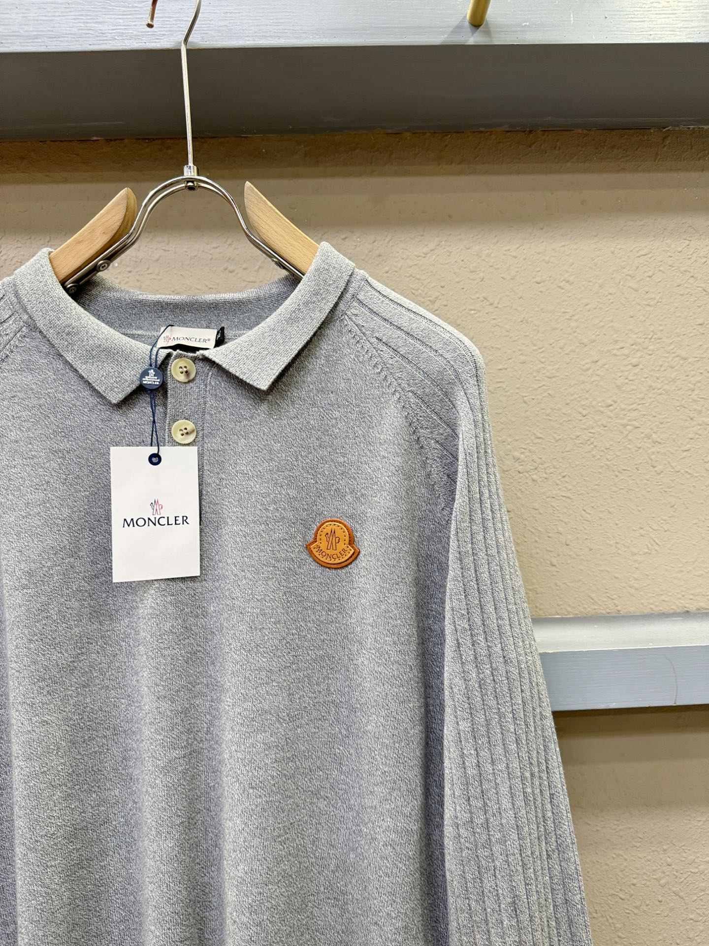 Moncler蒙口 2025新款毛衣，胸前logo设计！贸易公司渠道稀出，同步官网发售！秋冬系列经典设计