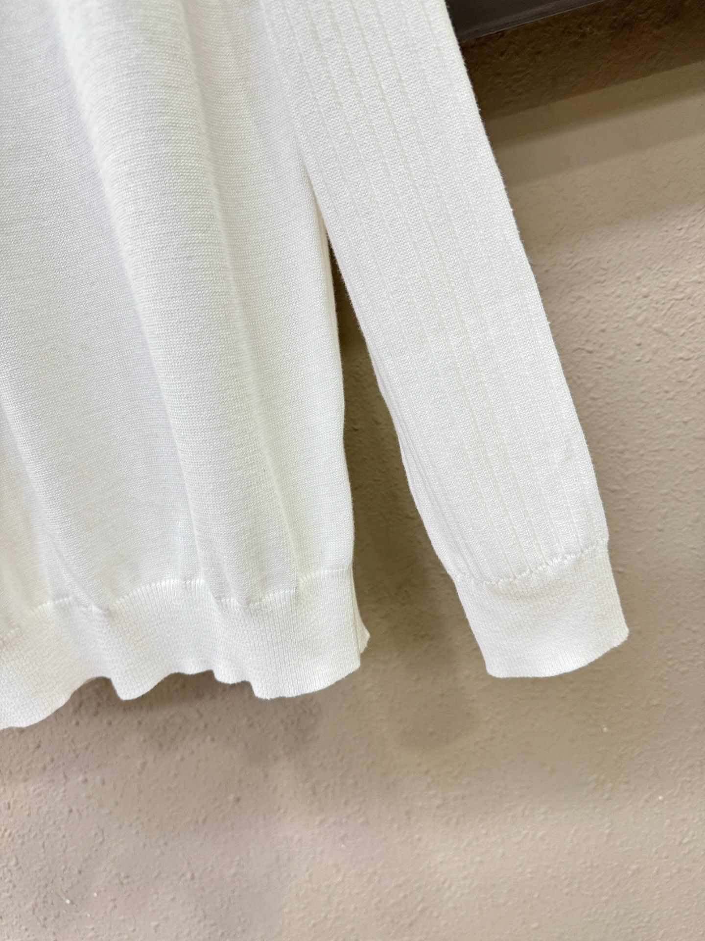 Moncler蒙口 2025新款毛衣，胸前logo设计！贸易公司渠道稀出，同步官网发售！秋冬系列经典设计