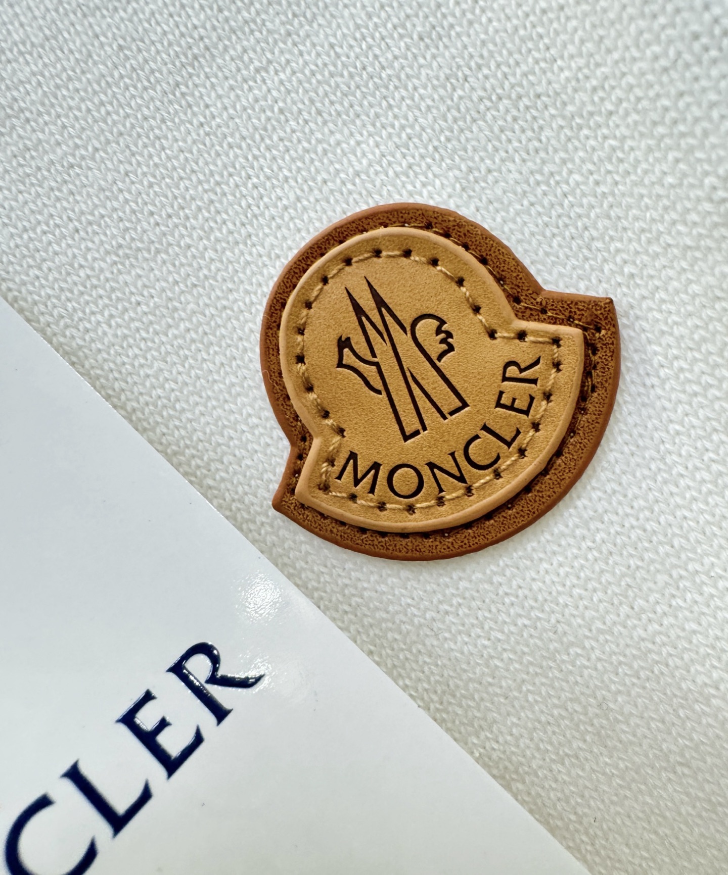 Moncler蒙口 2025新款毛衣，胸前logo设计！贸易公司渠道稀出，同步官网发售！秋冬系列经典设计