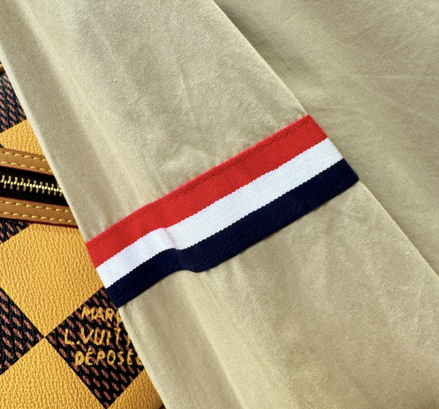 TB 2025新款衬衫，贸易公司渠道稀出，领先官网发售！经典休闲衬衫搭配独特的设计，简洁干净、经典时髦的