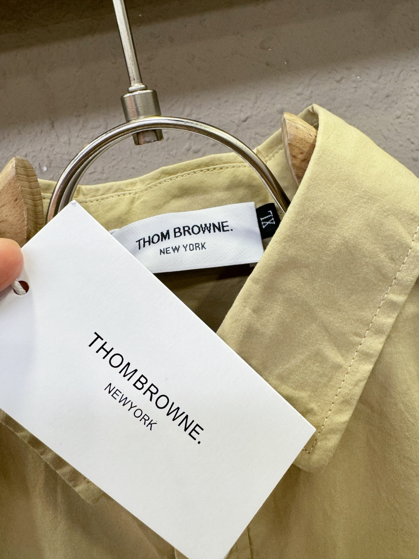 TB 2025新款衬衫，贸易公司渠道稀出，领先官网发售！经典休闲衬衫搭配独特的设计，简洁干净、经典时髦的