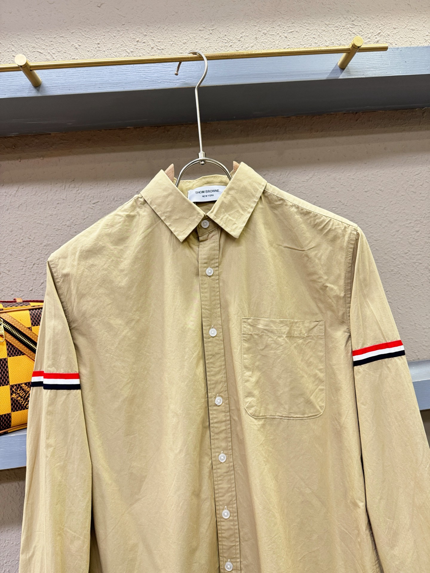 TB 2025新款衬衫，贸易公司渠道稀出，领先官网发售！经典休闲衬衫搭配独特的设计，简洁干净、经典时髦的