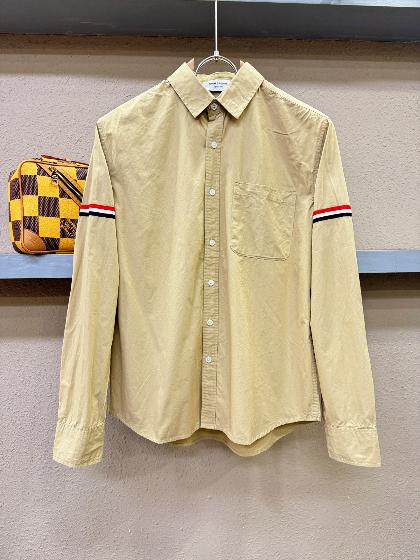 TB 2025新款衬衫，贸易公司渠道稀出，领先官网发售！经典休闲衬衫搭配独特的设计，简洁干净、经典时髦的