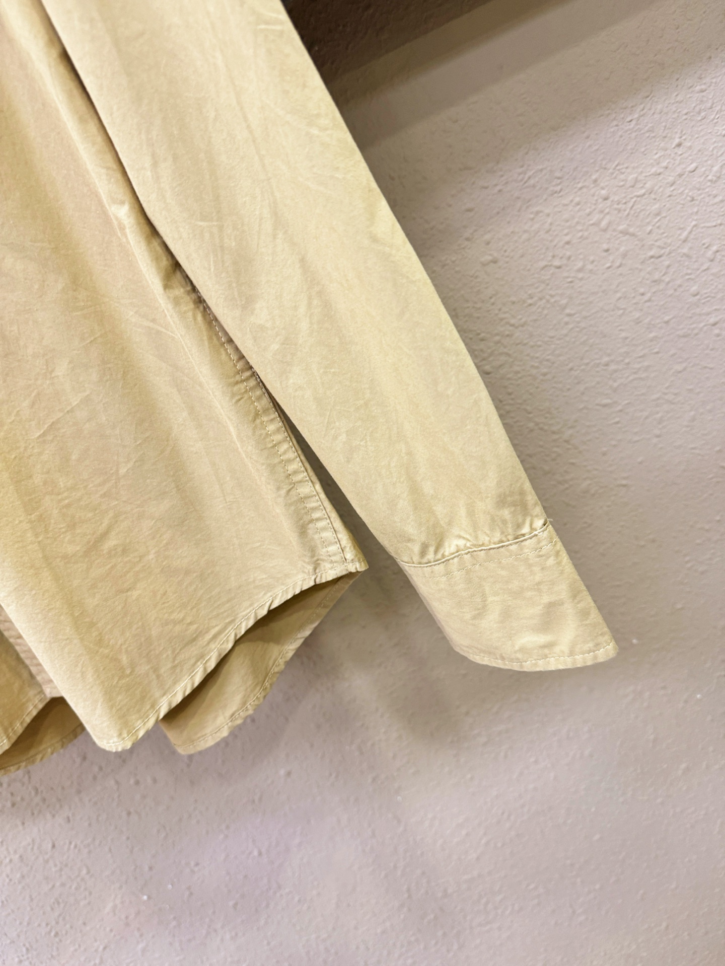 TB 2025新款衬衫，贸易公司渠道稀出，领先官网发售！经典休闲衬衫搭配独特的设计，简洁干净、经典时髦的