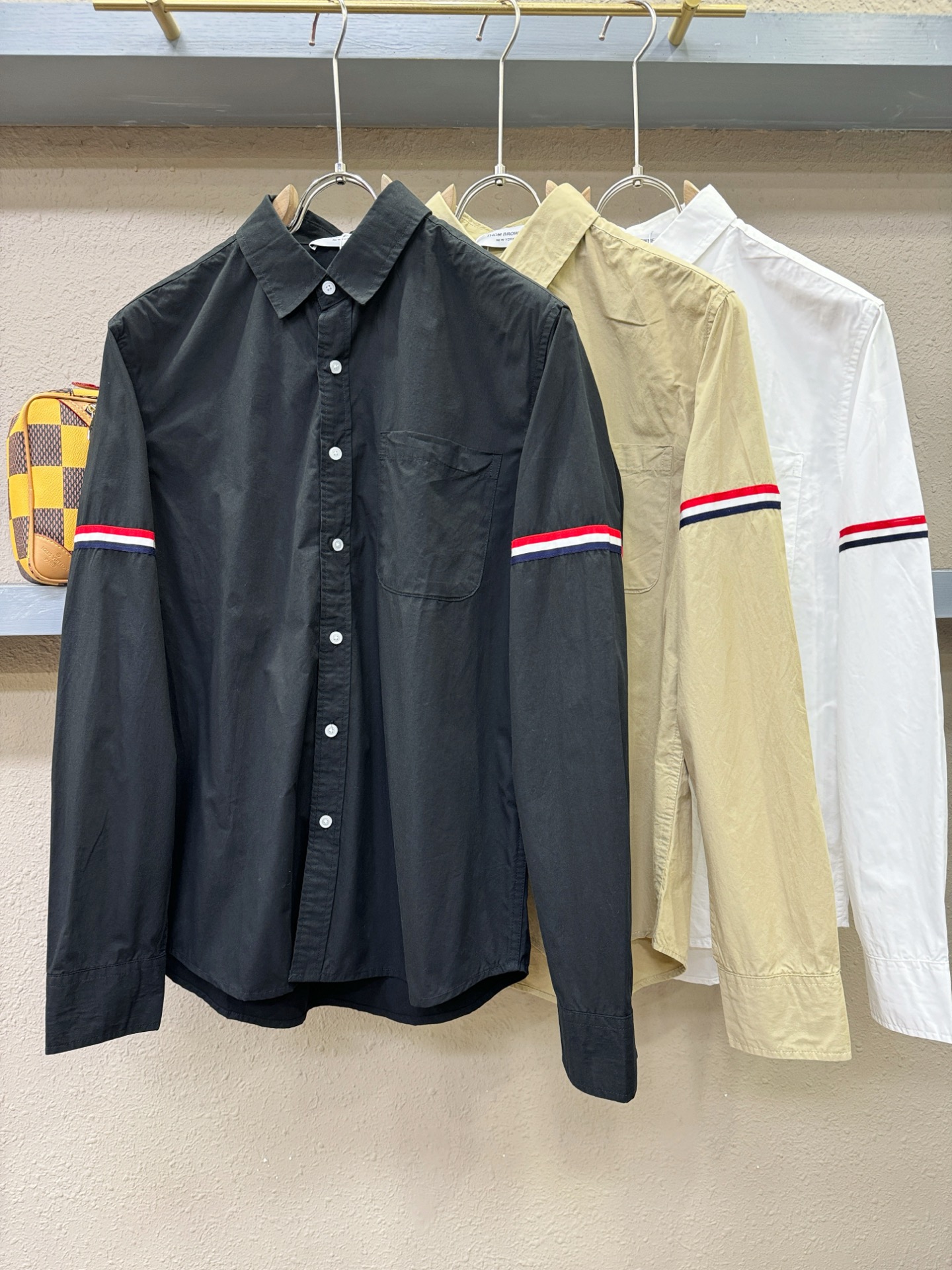 TB 2025新款衬衫，贸易公司渠道稀出，领先官网发售！经典休闲衬衫搭配独特的设计，简洁干净、经典时髦的