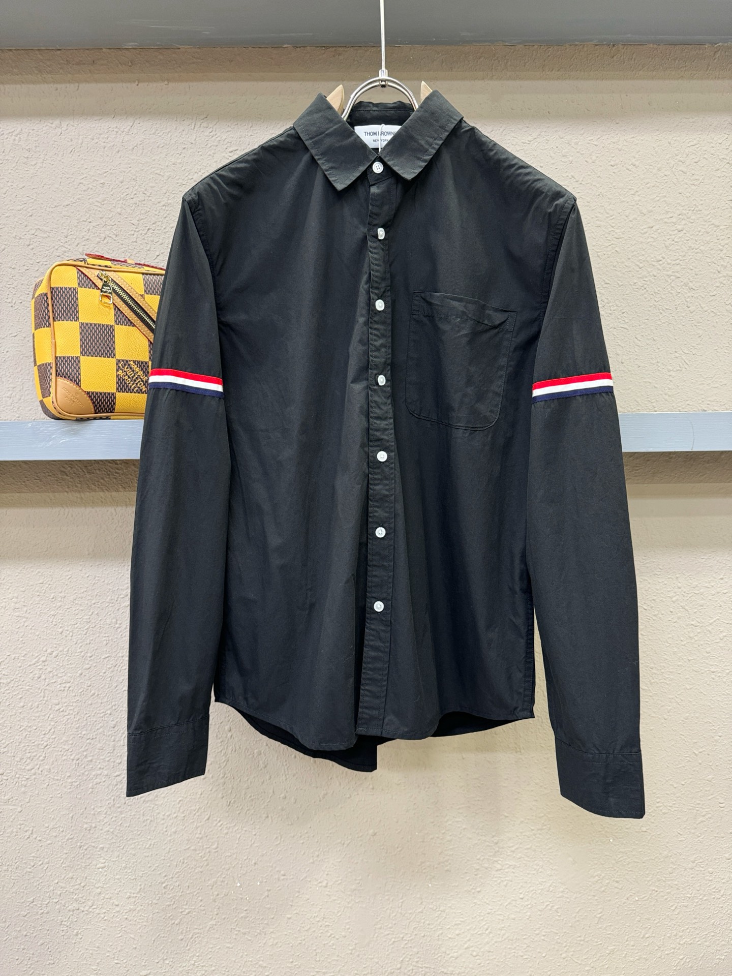 TB 2025新款衬衫，贸易公司渠道稀出，领先官网发售！经典休闲衬衫搭配独特的设计，简洁干净、经典时髦的