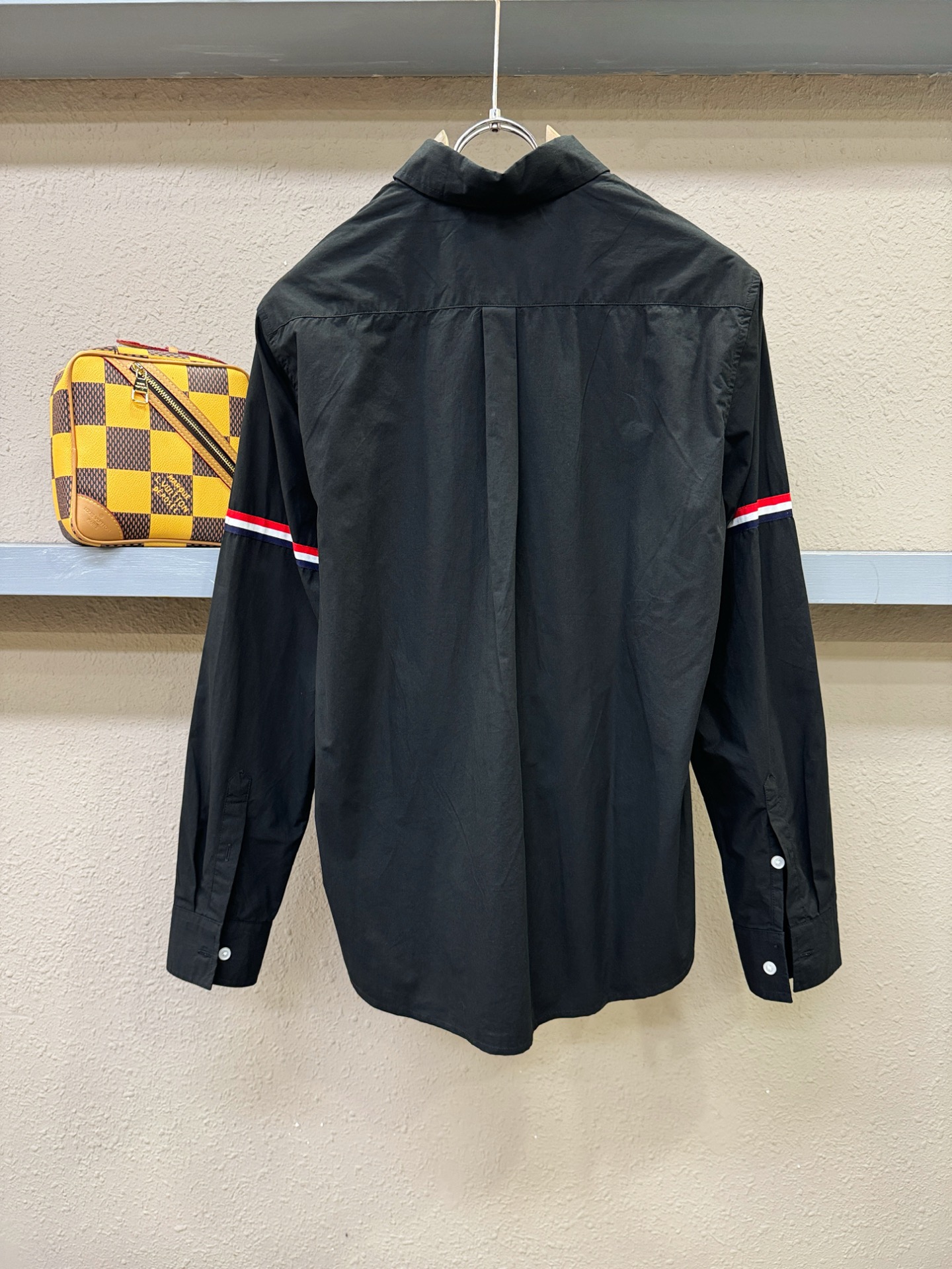 TB 2025新款衬衫，贸易公司渠道稀出，领先官网发售！经典休闲衬衫搭配独特的设计，简洁干净、经典时髦的