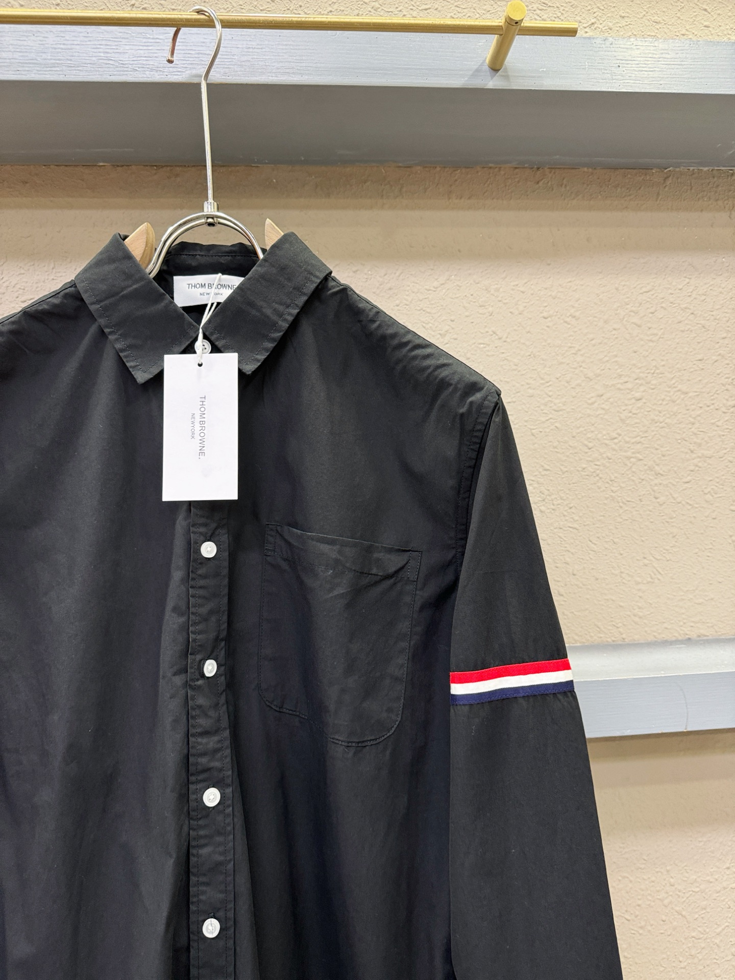 TB 2025新款衬衫，贸易公司渠道稀出，领先官网发售！经典休闲衬衫搭配独特的设计，简洁干净、经典时髦的