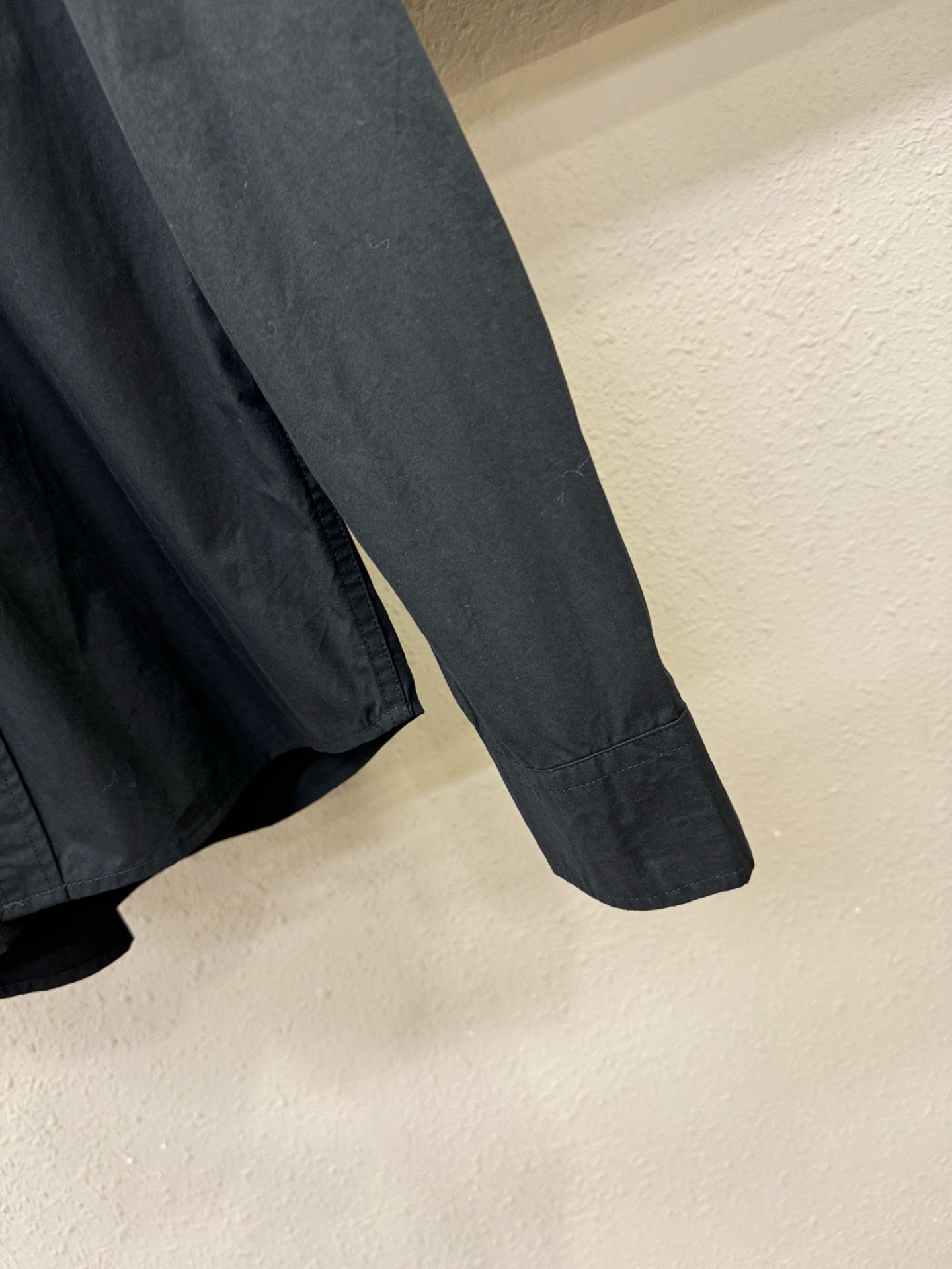 TB 2025新款衬衫，贸易公司渠道稀出，领先官网发售！经典休闲衬衫搭配独特的设计，简洁干净、经典时髦的