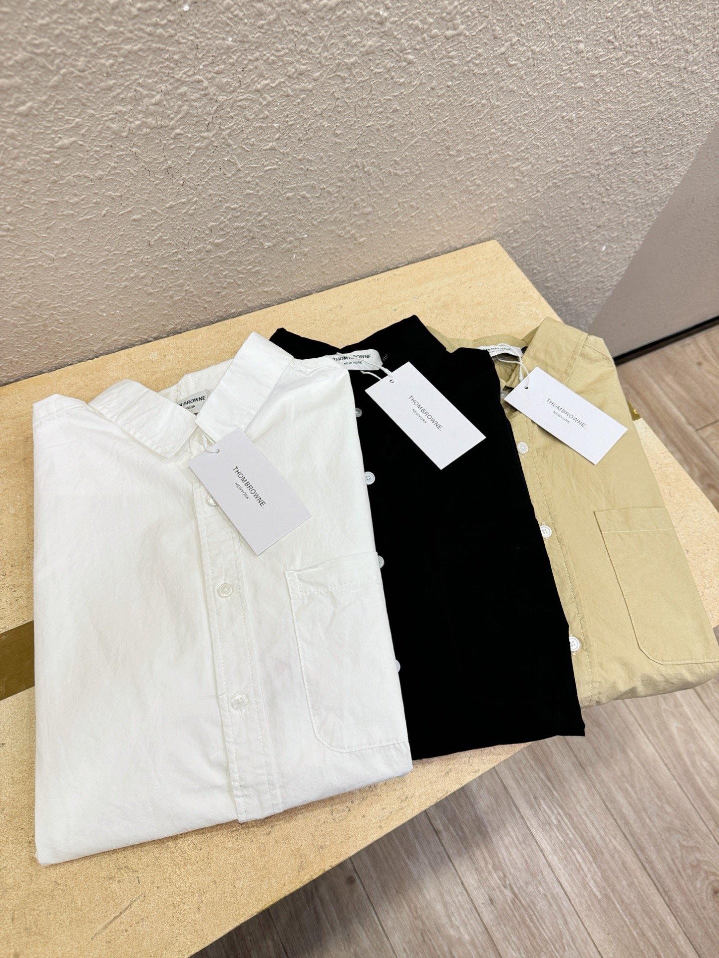 TB 2025新款衬衫，贸易公司渠道稀出，领先官网发售！经典休闲衬衫搭配独特的设计，简洁干净、经典时髦的