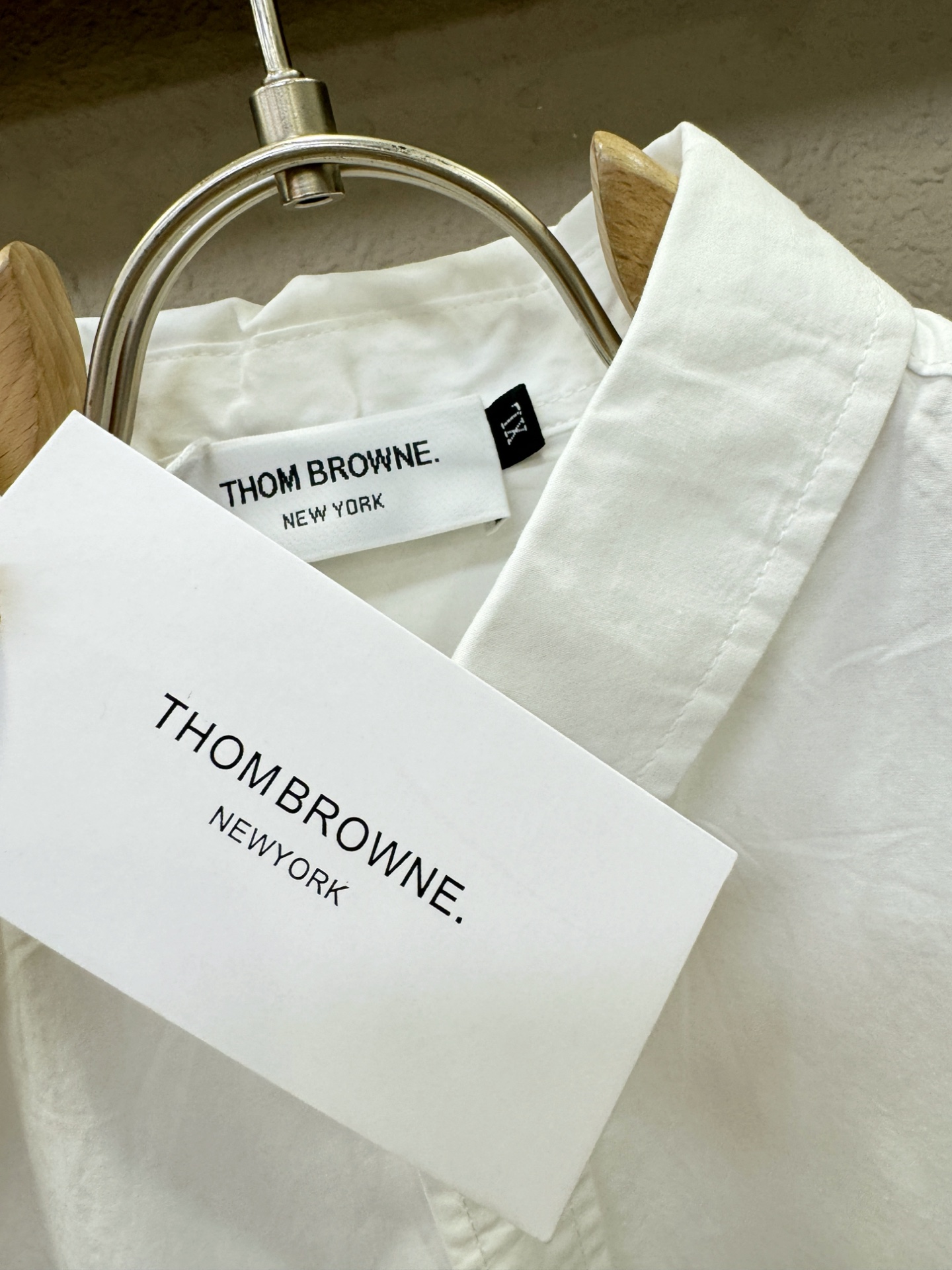 TB 2025新款衬衫，贸易公司渠道稀出，领先官网发售！经典休闲衬衫搭配独特的设计，简洁干净、经典时髦的