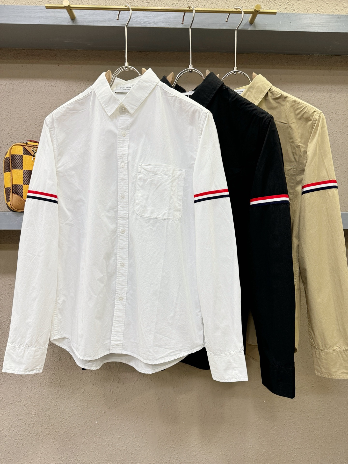 TB 2025新款衬衫，贸易公司渠道稀出，领先官网发售！经典休闲衬衫搭配独特的设计，简洁干净、经典时髦的