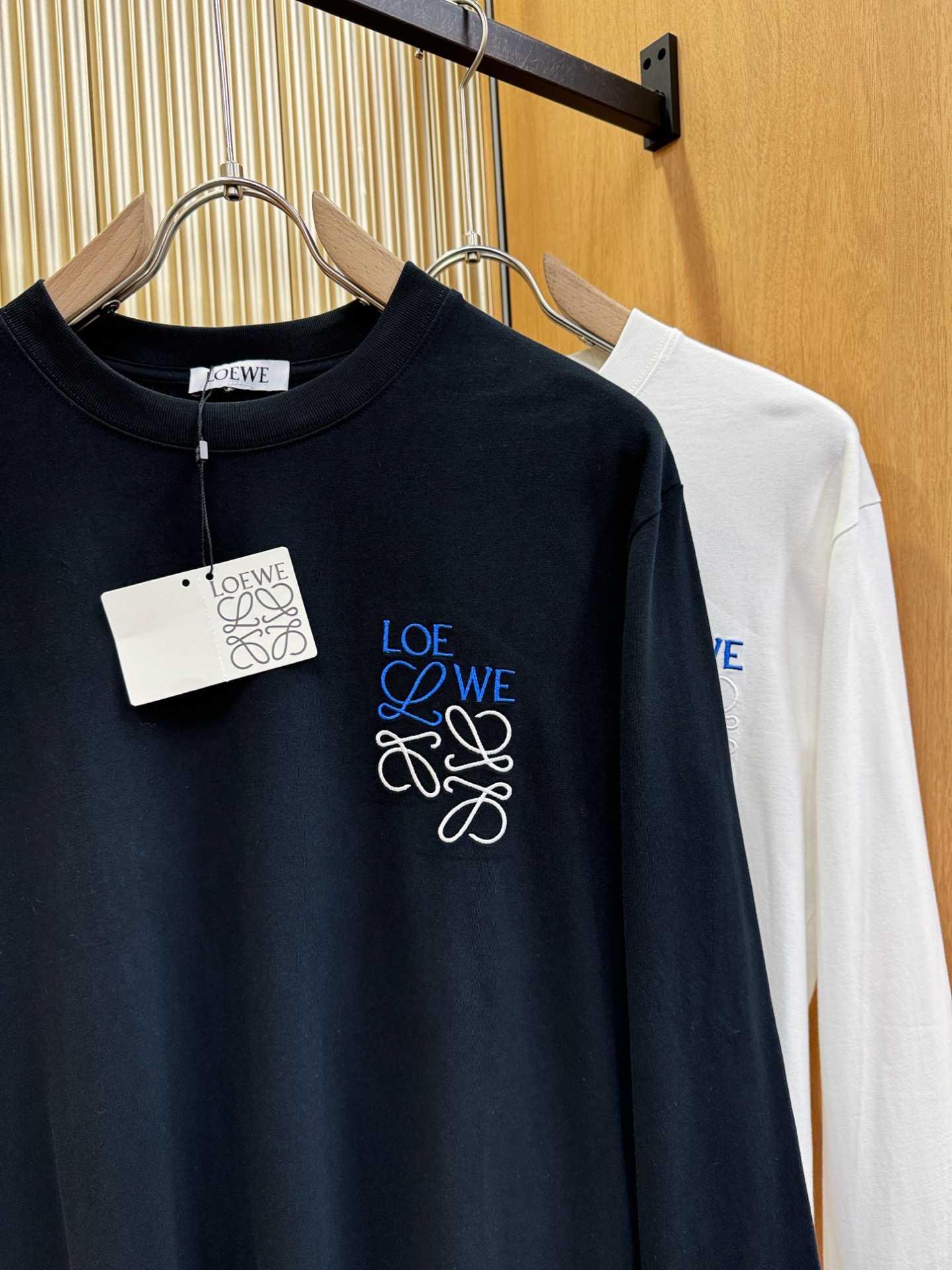 LOEWE罗意威 2025ss秋冬新品 长袖T恤，经典Logo设计，百搭款 官网同步发售 定制面料，柔软